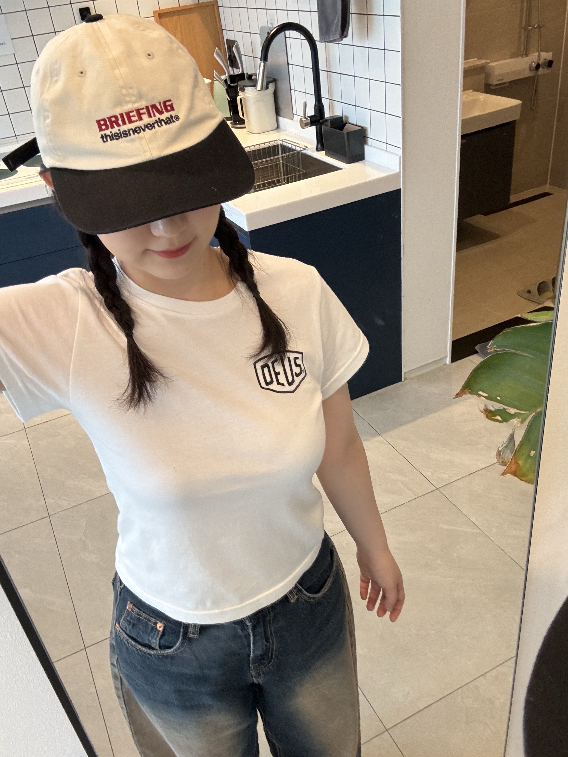 (Kids) Deus Ex Machina College Seoul T-Shirt White 착용 스타일 - 1