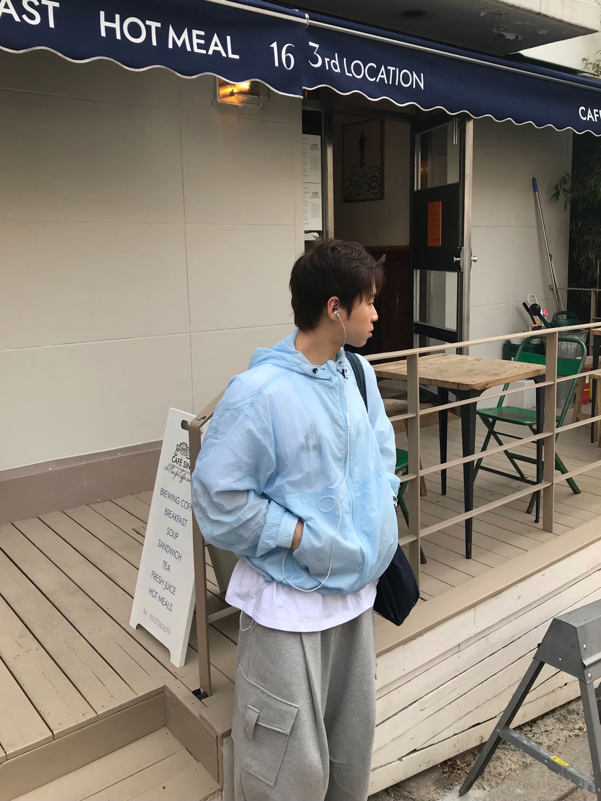 A.P.C. Daniela Shopping Bag Indigo, Dr. Martens 1461 Nappa Black 착용 스타일 - 2