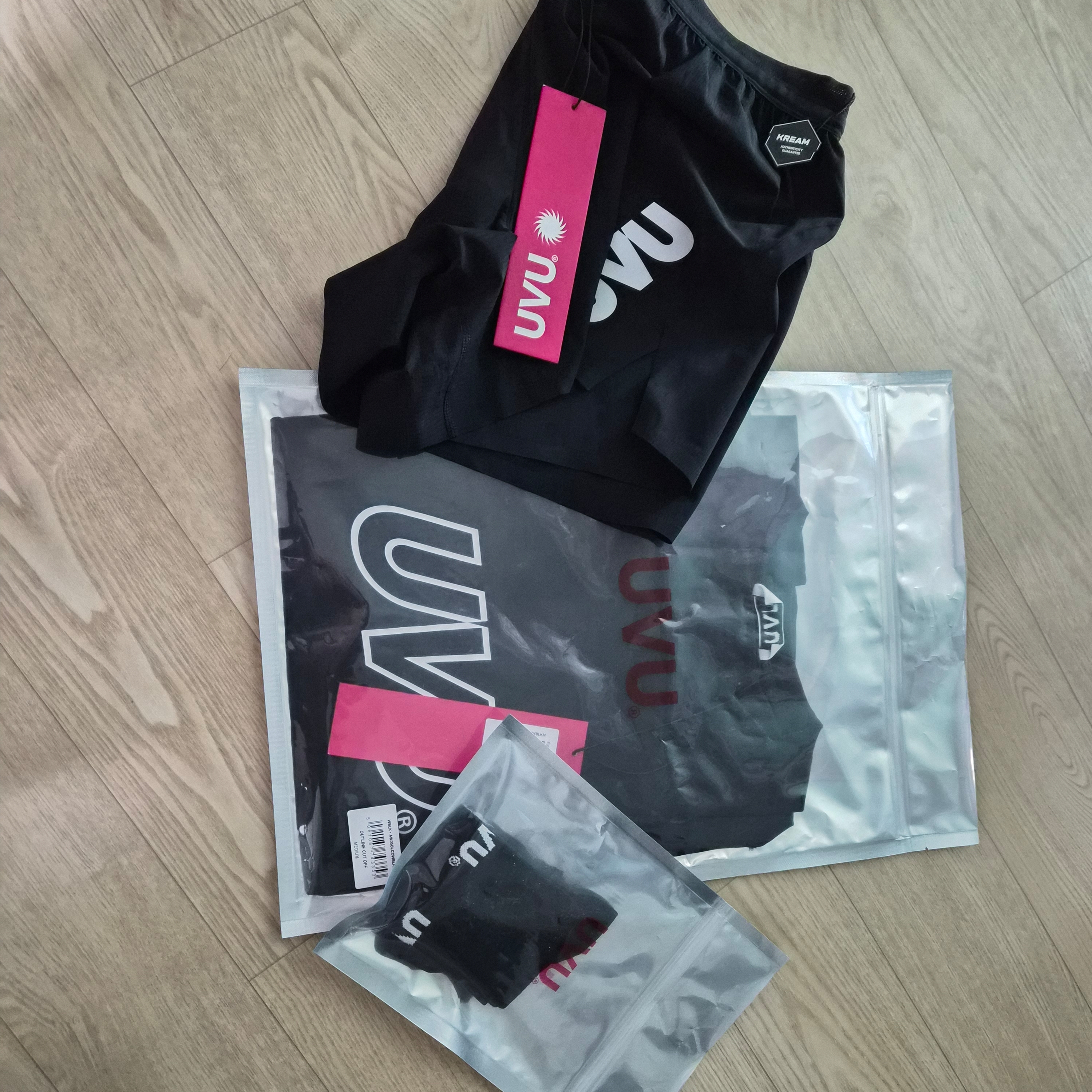 UVU Split Shorts Black, UVU Running Sock Black 착용 스타일