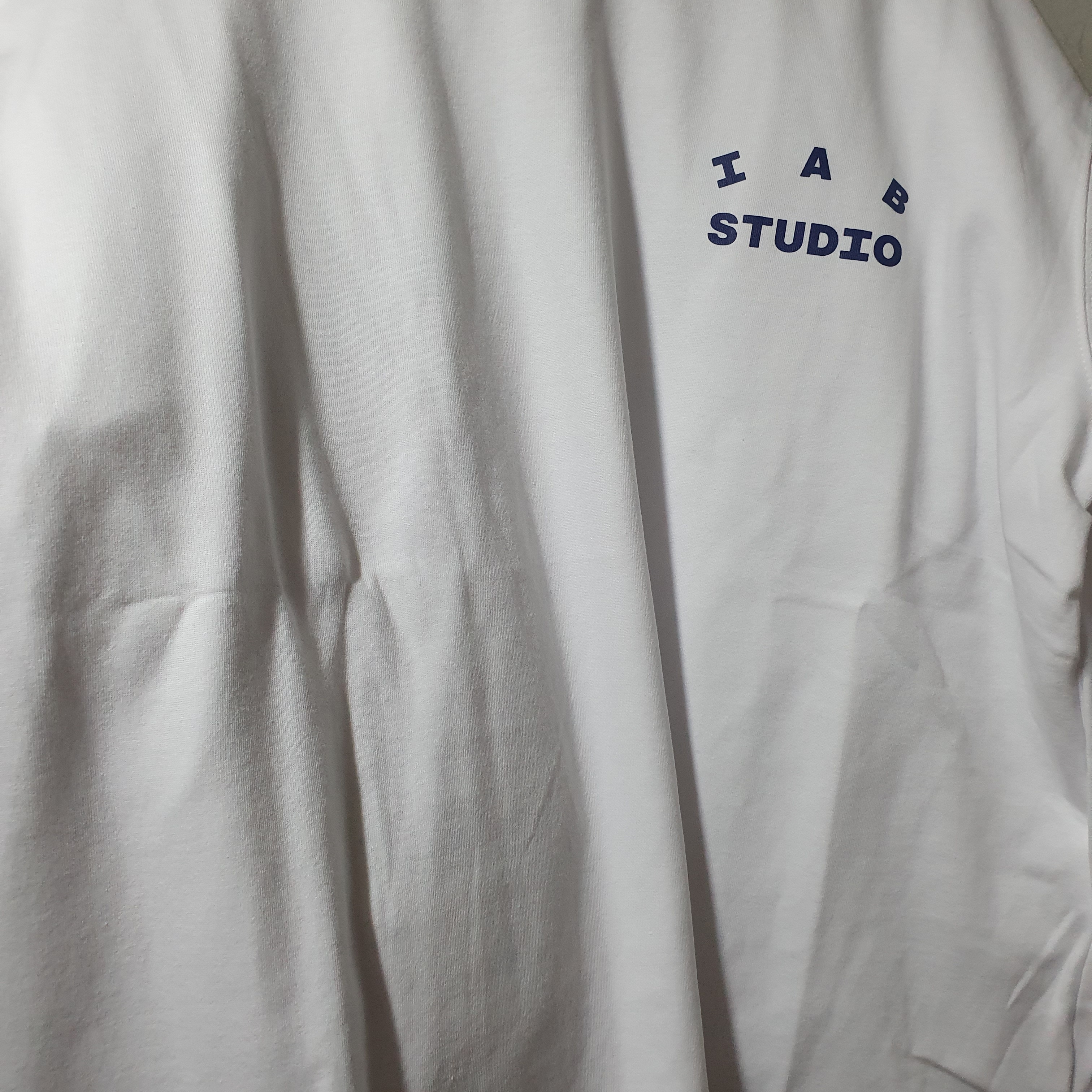 IAB Studio IAB Long Sleeve White 착용 스타일