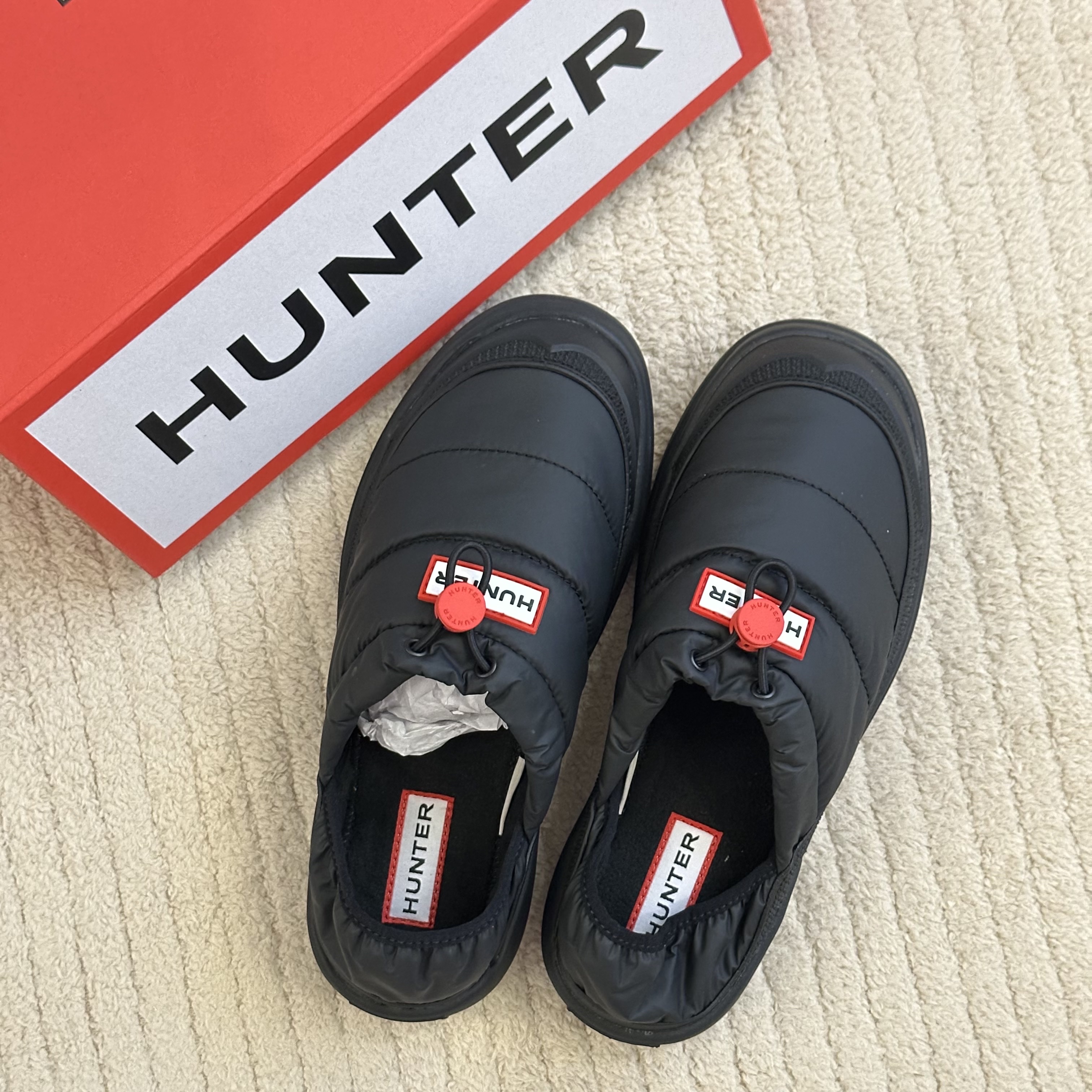 (W) Hunter In Out Insulated Slipper Black 착용 스타일
