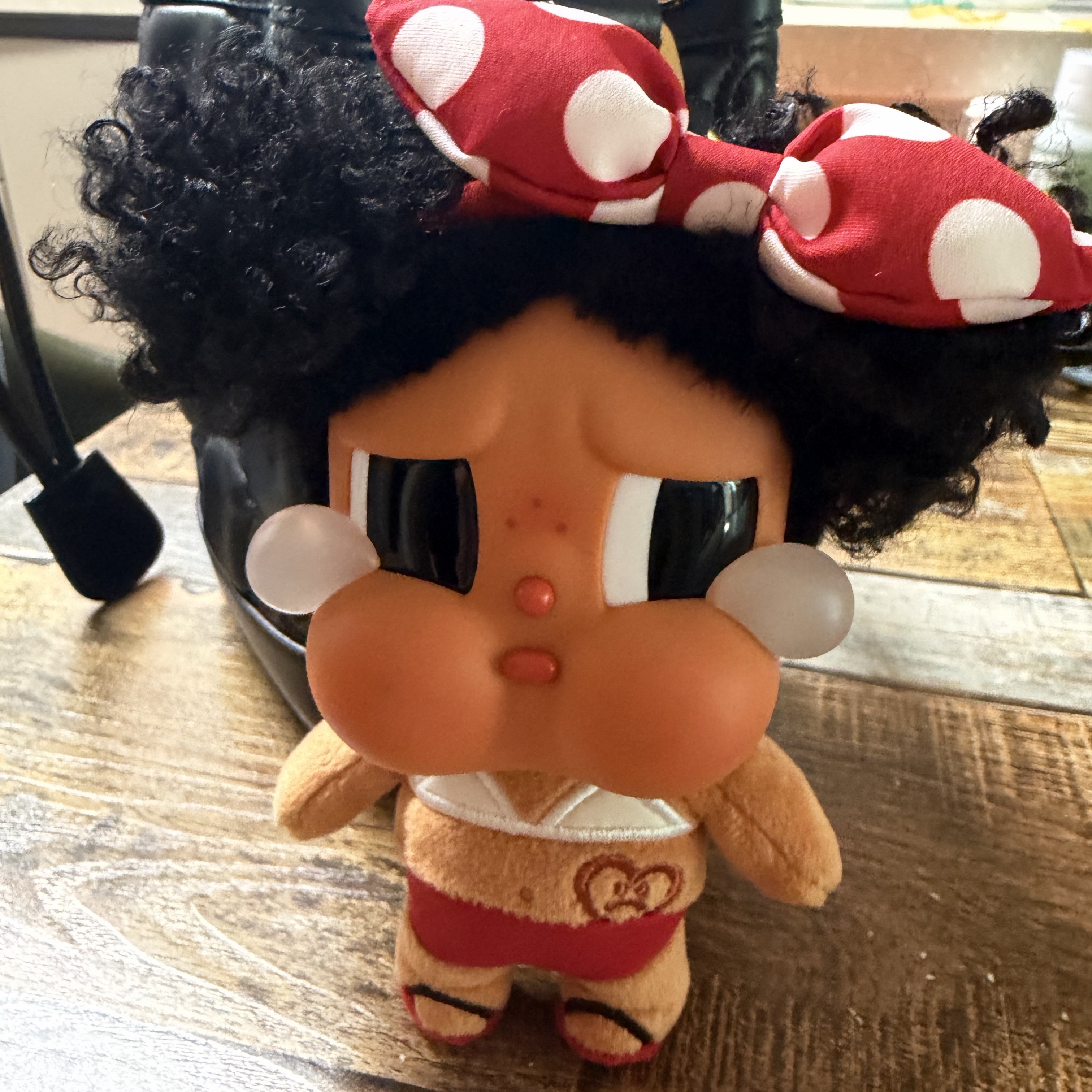 Pop Mart Crybaby Vacation Mode On Series Vinyl Plush Pendant My Summer Vibe (Opened Case) 착용 스타일