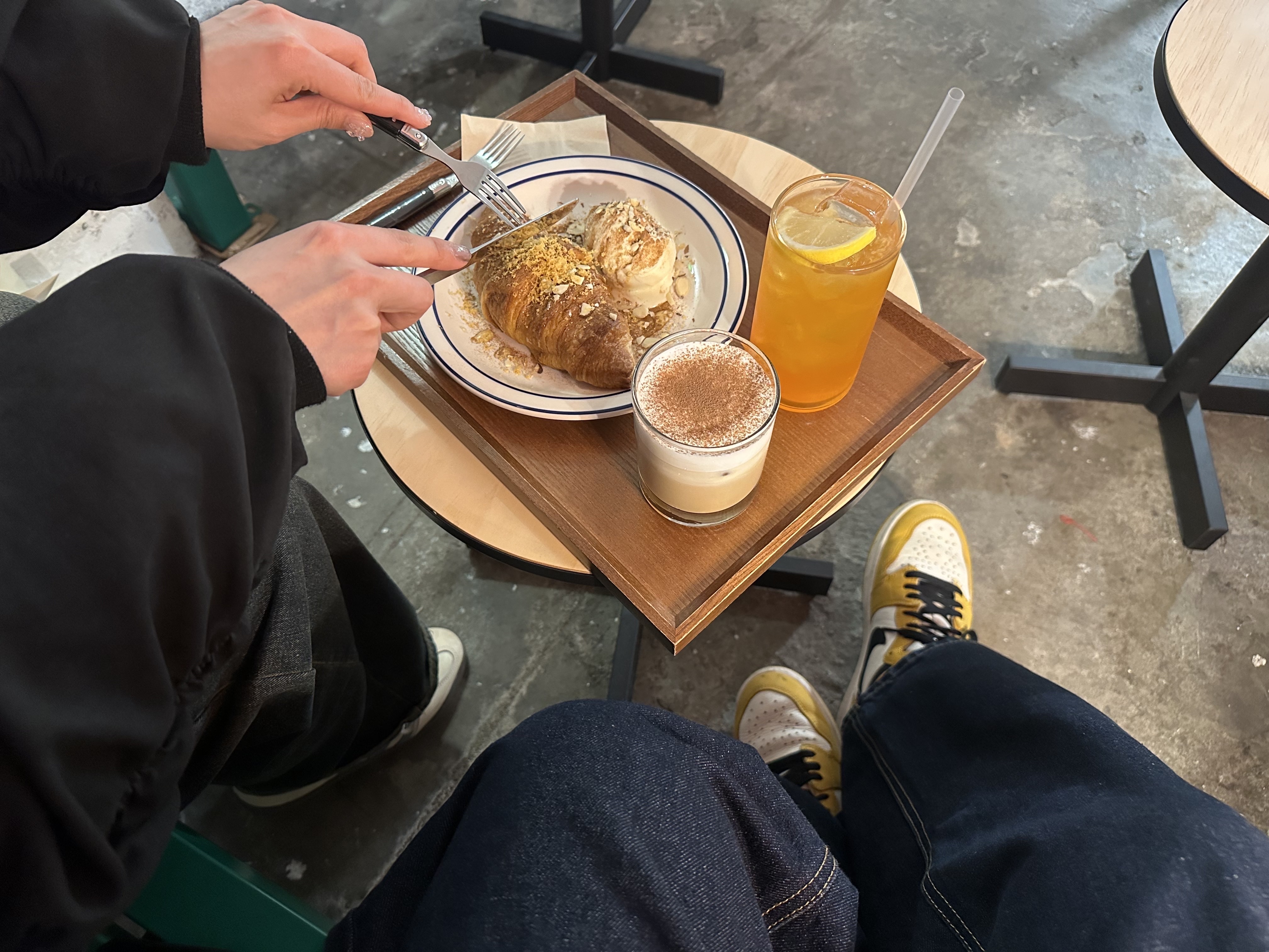 Jordan 1 Retro High OG Yellow Ochre 착용 스타일