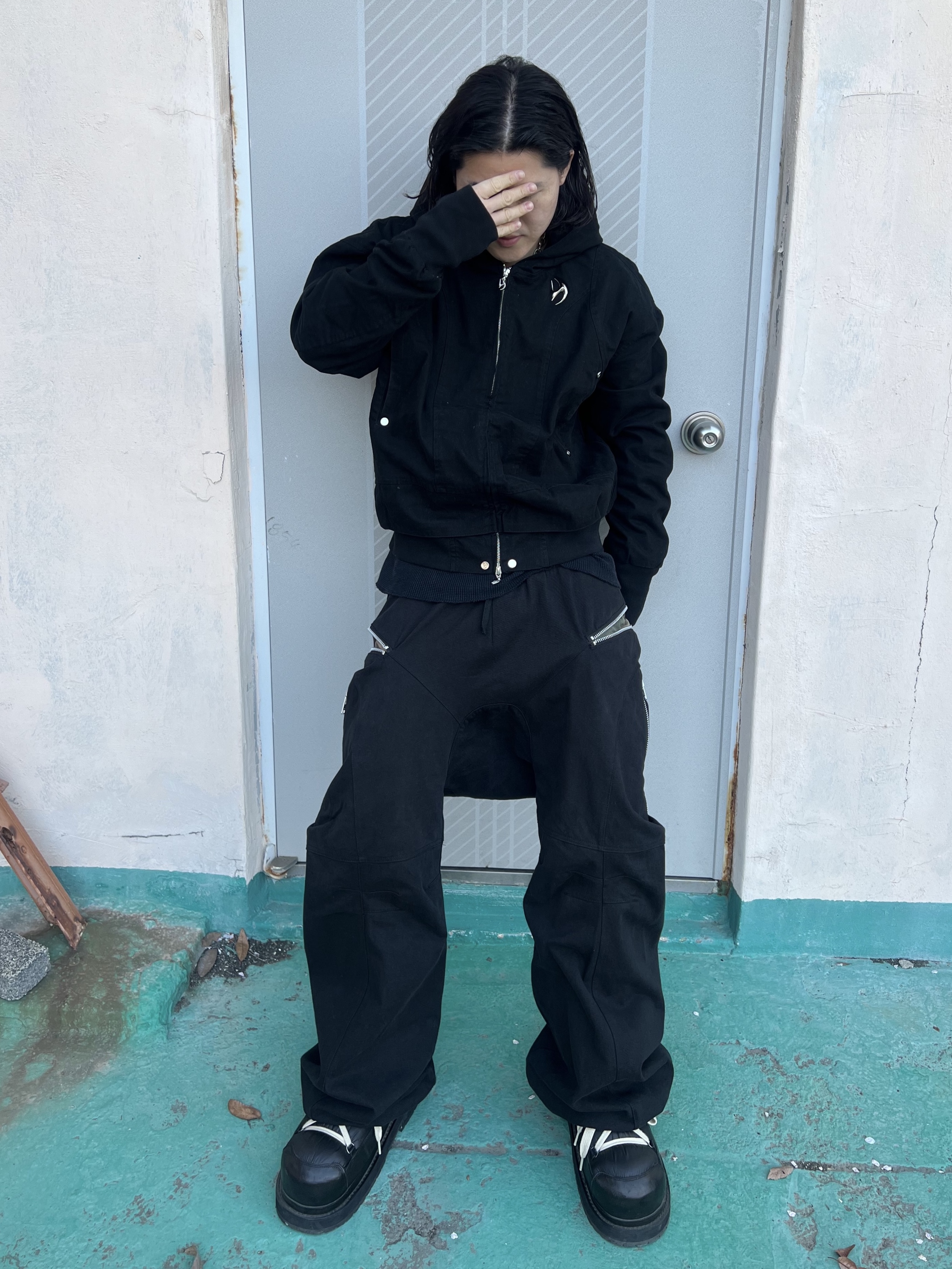 [KREAM 단독] ROARINGRAD Zipper Sagging Pants Nylon Ver. Black, Our Legacy Ladon Brass Keychain Matte Nickel 착용 스타일 - 4