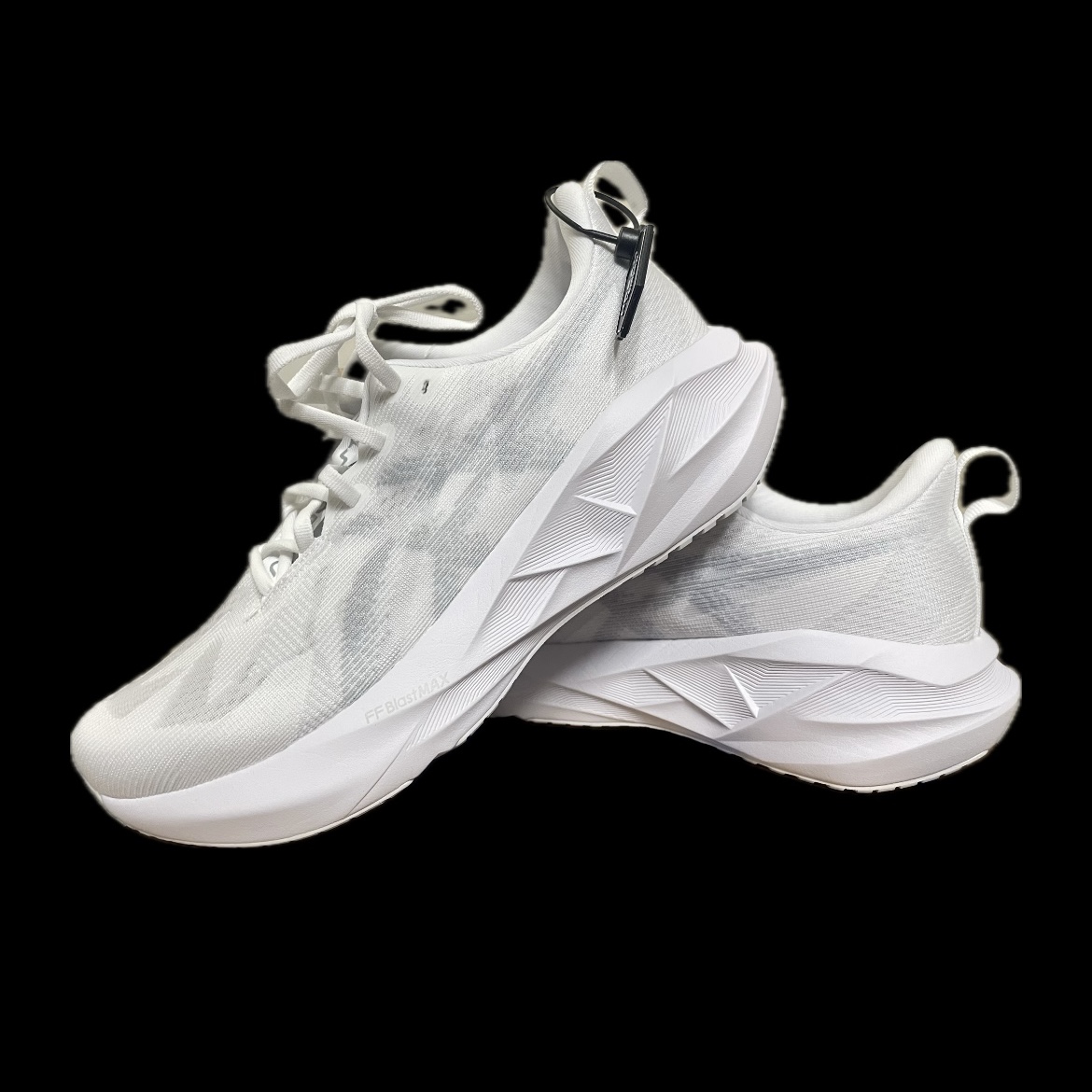 Asics Novablast 5 White Piedmont Grey 착용 스타일