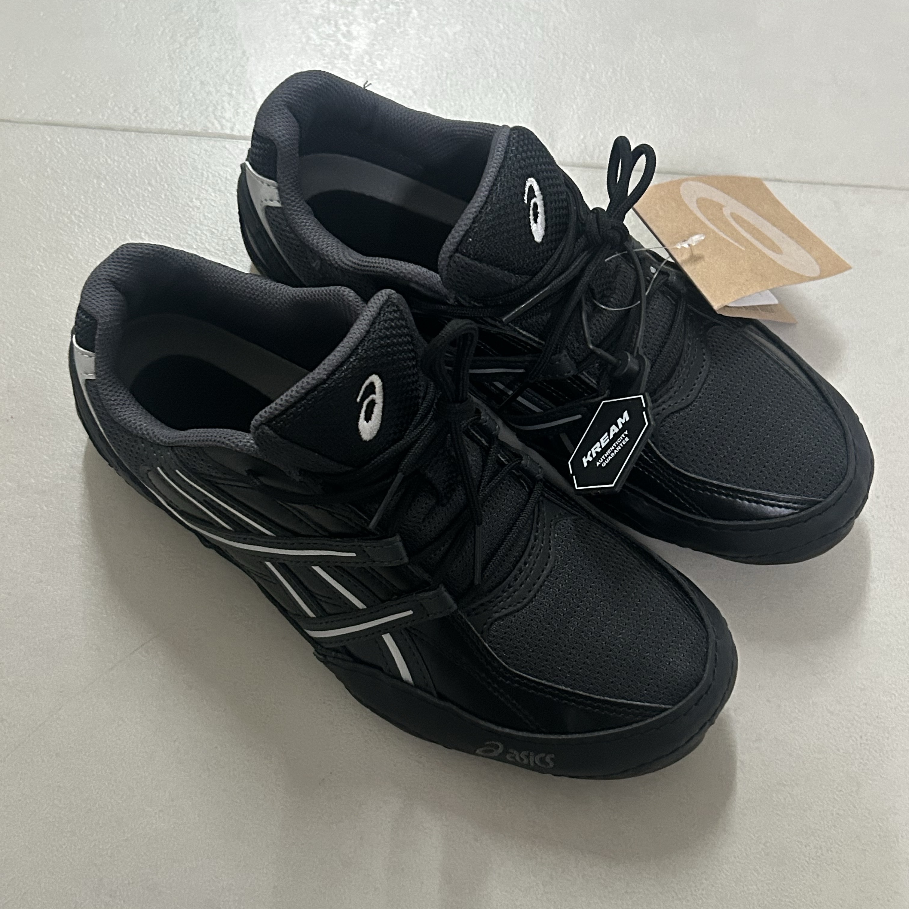 Asics Hypersync Graphite Grey Black 착용 스타일