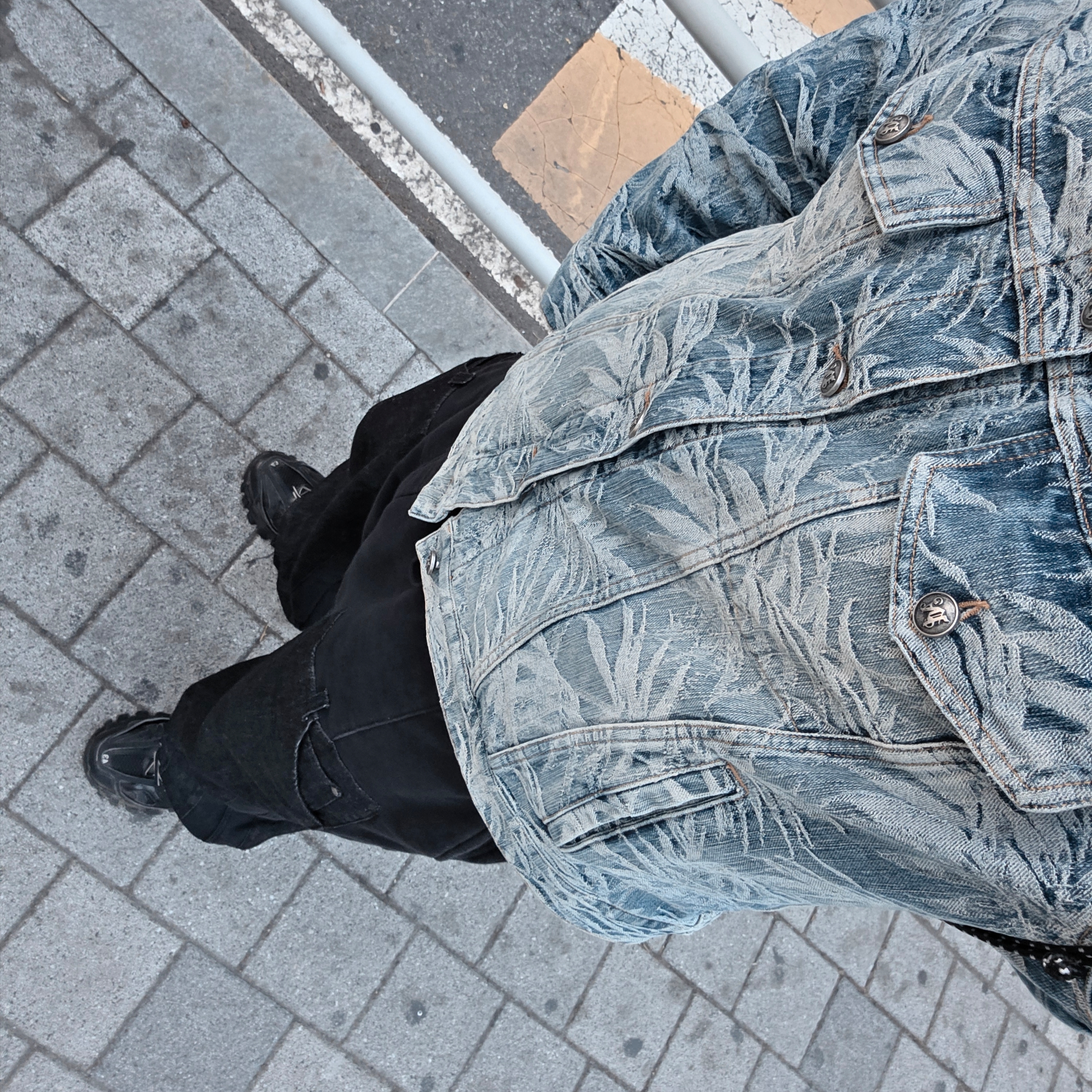 Palm Angels Palms Wash Denim Jacket Sky Blue, Balenciaga Track Sneakers Triple Black 착용 스타일 - 2