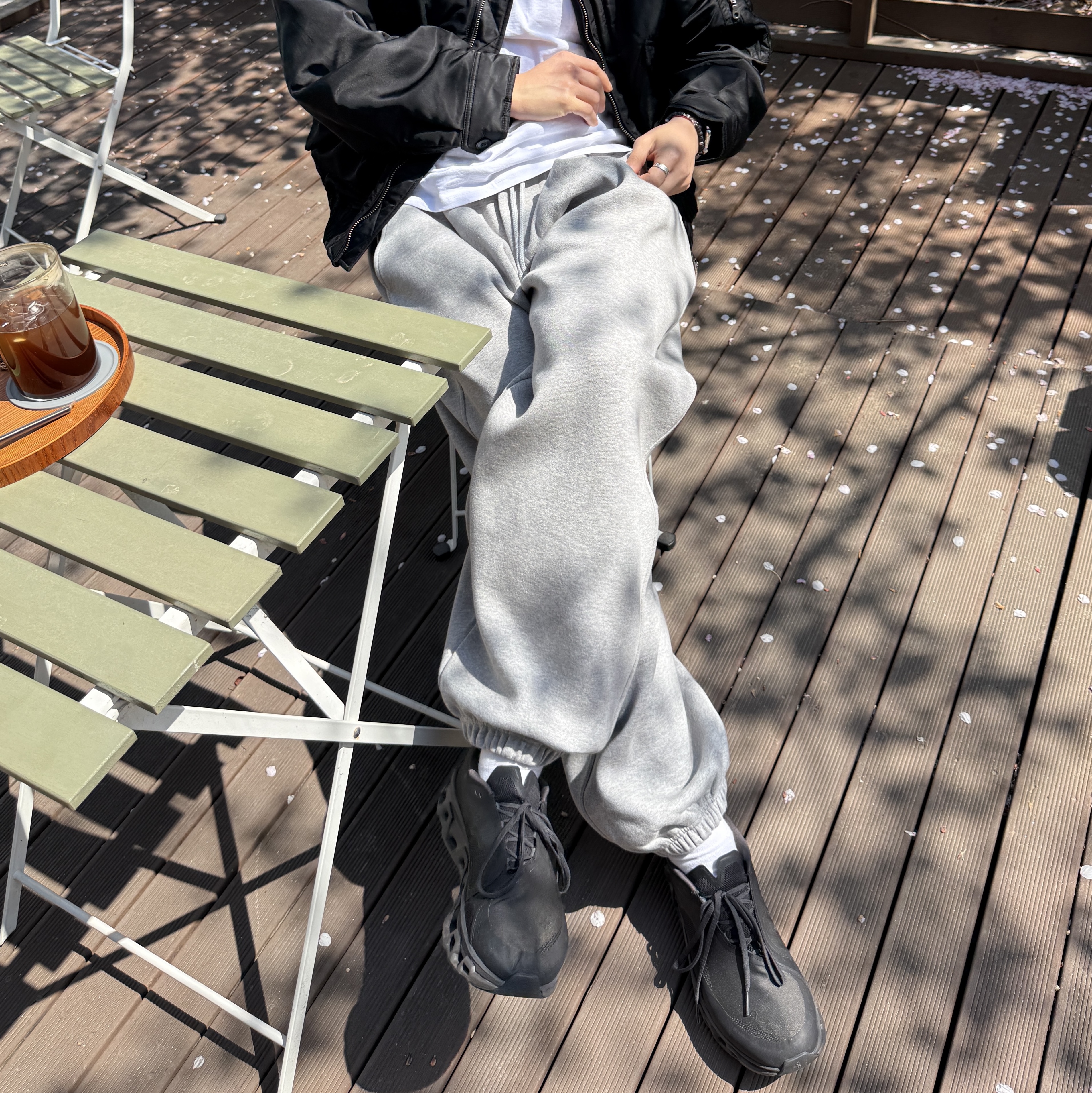 On Running x Post Archive Faction (Paf) Cloudmonster 2 Thorn Brown, Undermycar Mu.03 Anti Fxxking Logo Play Oversized Sweat Jogger Melange Gray 착용 스타일 - 7