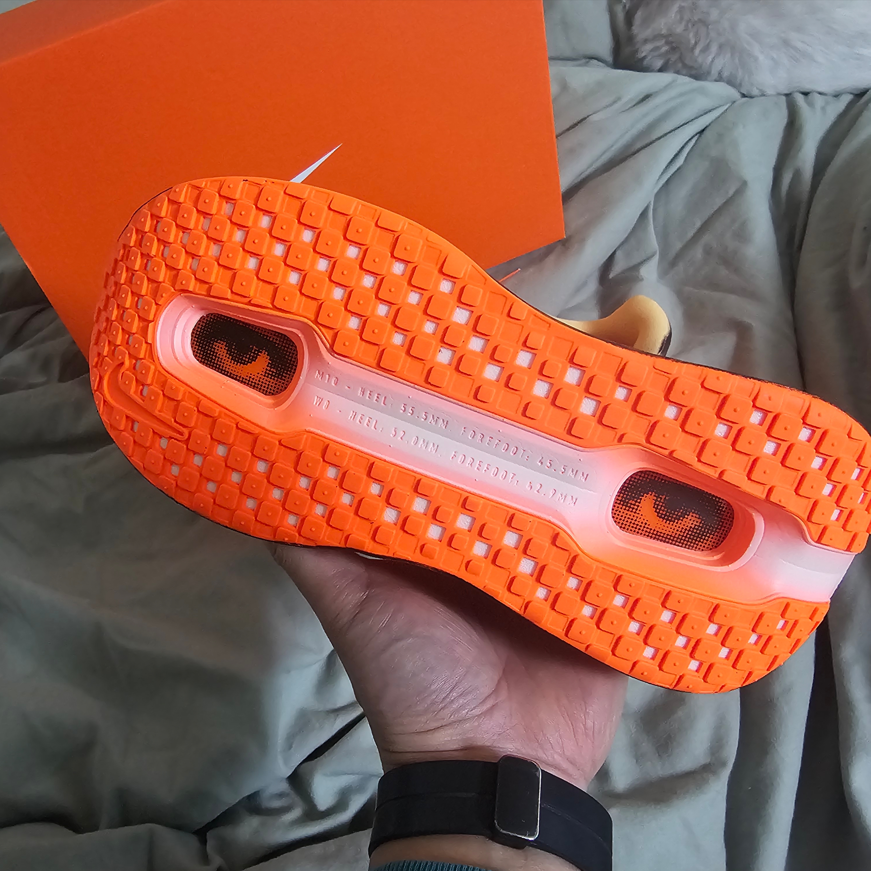 (W) Nike x Melitta Baumeister Vomero Premium Total Orange and Orange Chalk 착용 스타일 - 7