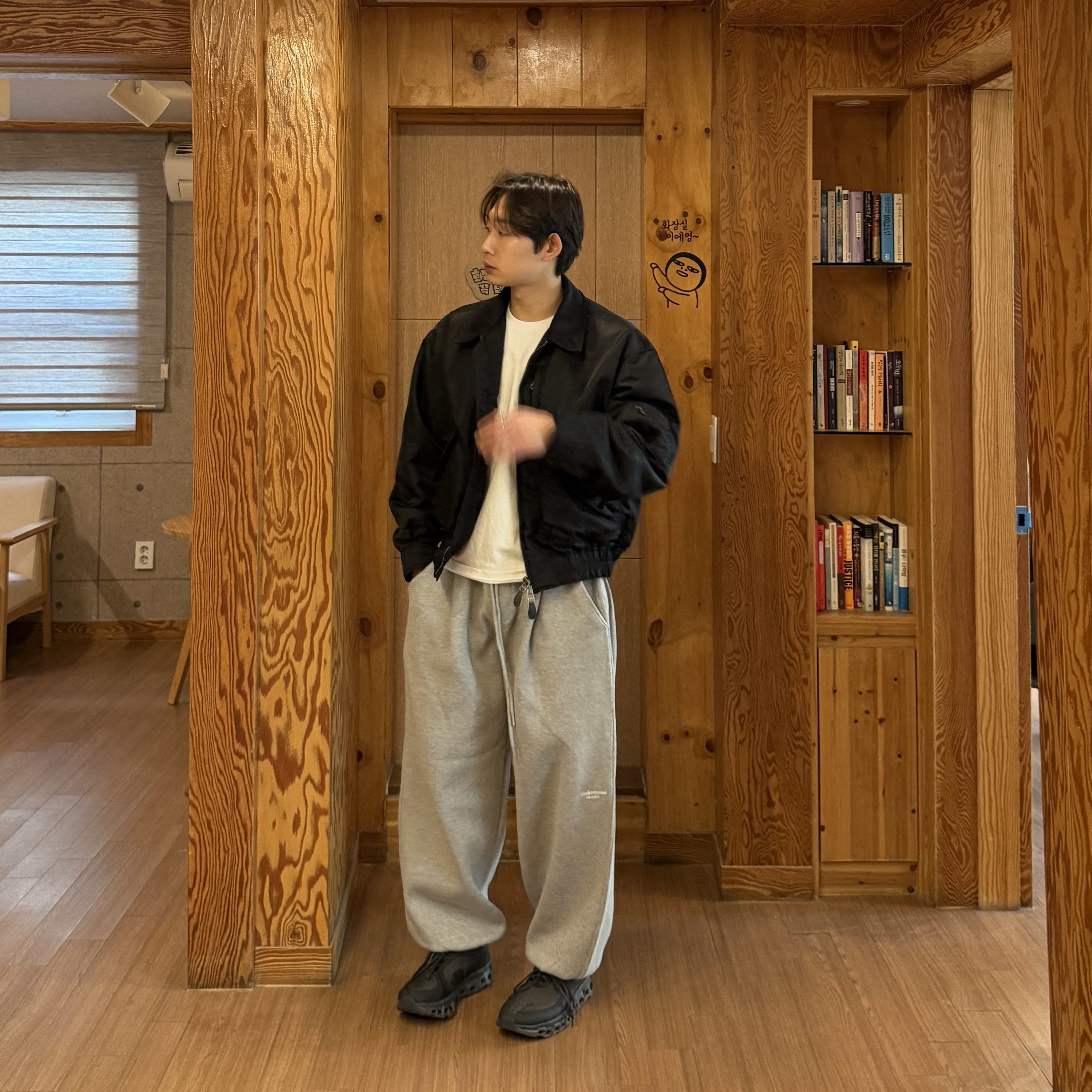 On Running x Post Archive Faction (Paf) Cloudmonster 2 Thorn Brown, Undermycar Mu.03 Anti Fxxking Logo Play Oversized Sweat Jogger Melange Gray 착용 스타일 - 1