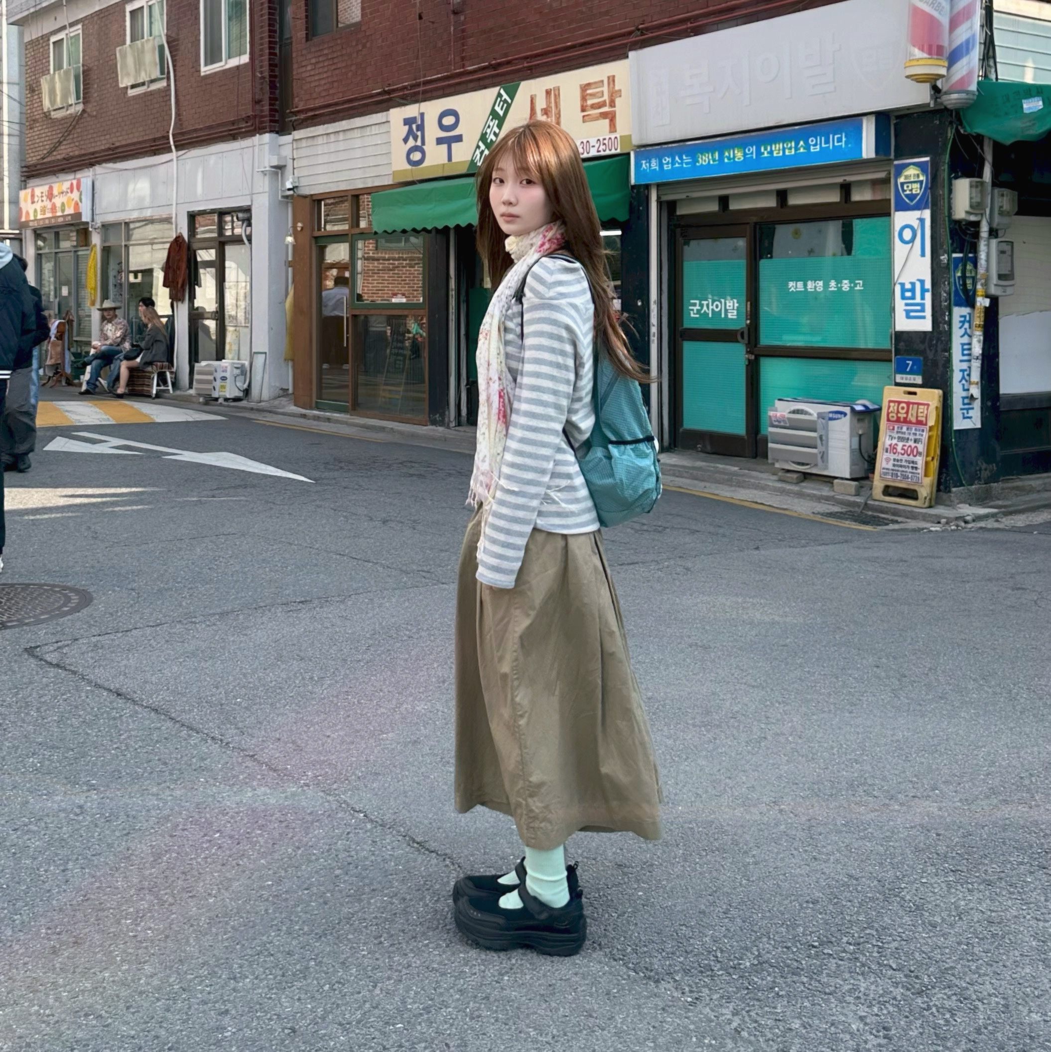 (W) Honsby Darling Harbour Black 착용 스타일 - 1