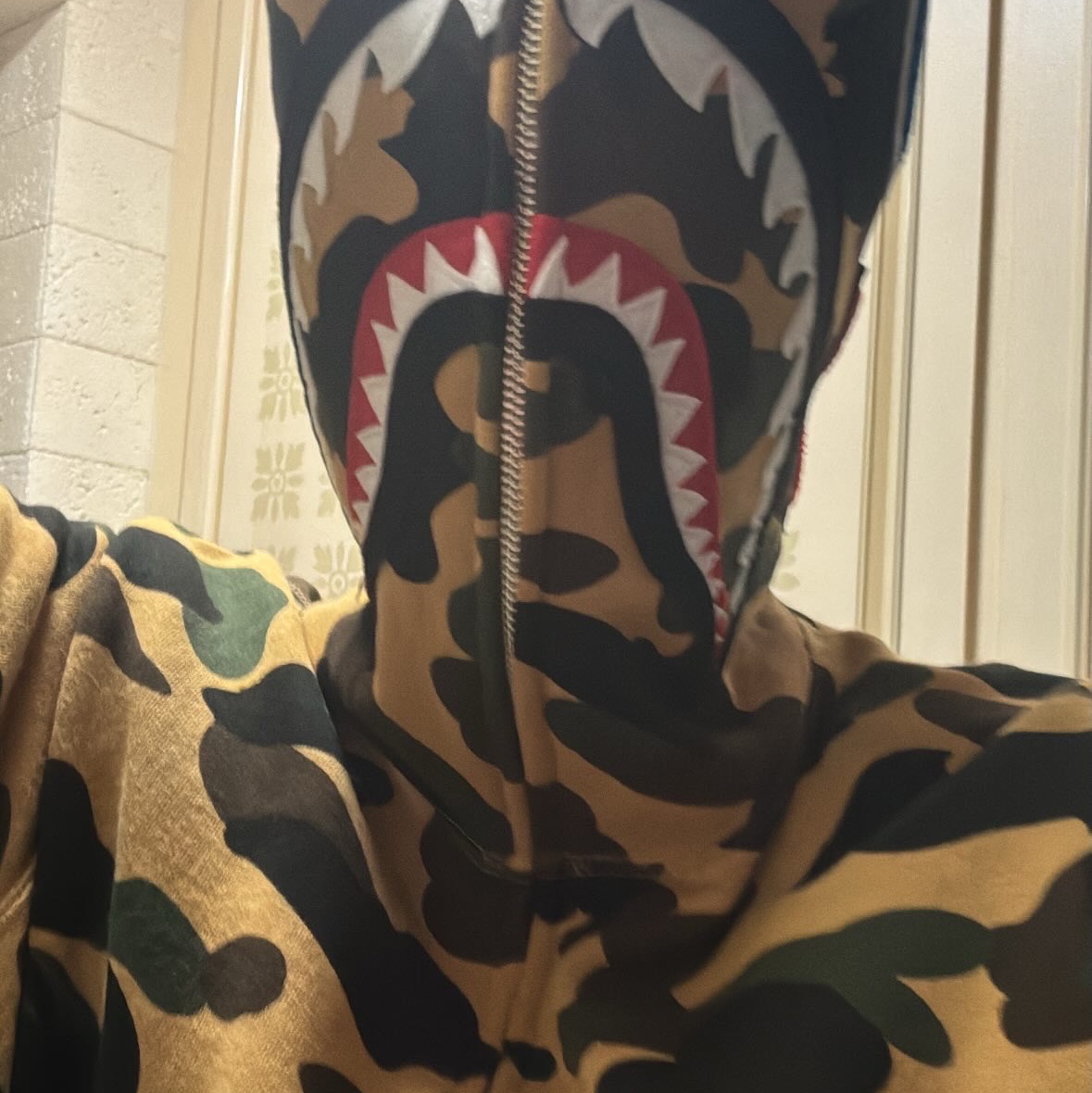 BAPE 1st Camo Shark Full Zip Hoodie Yellow 착용 스타일