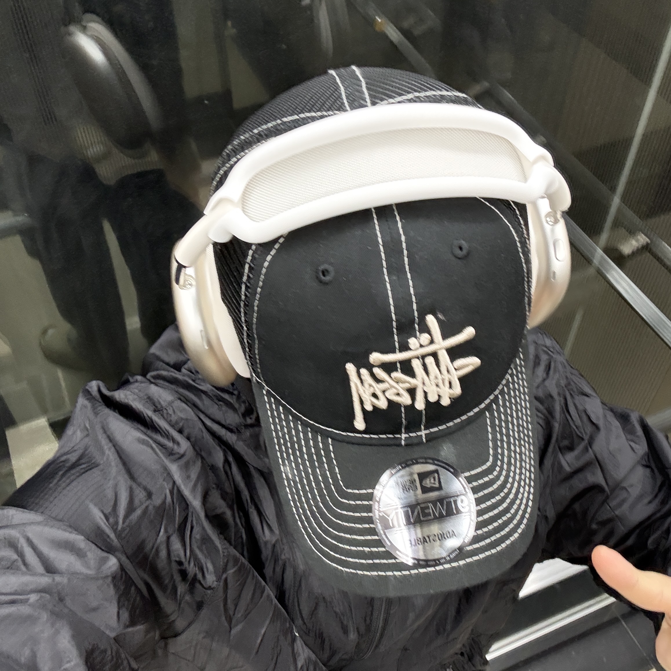 Stussy New Era 9twenty Basic Trucker Black 착용 스타일 - 1