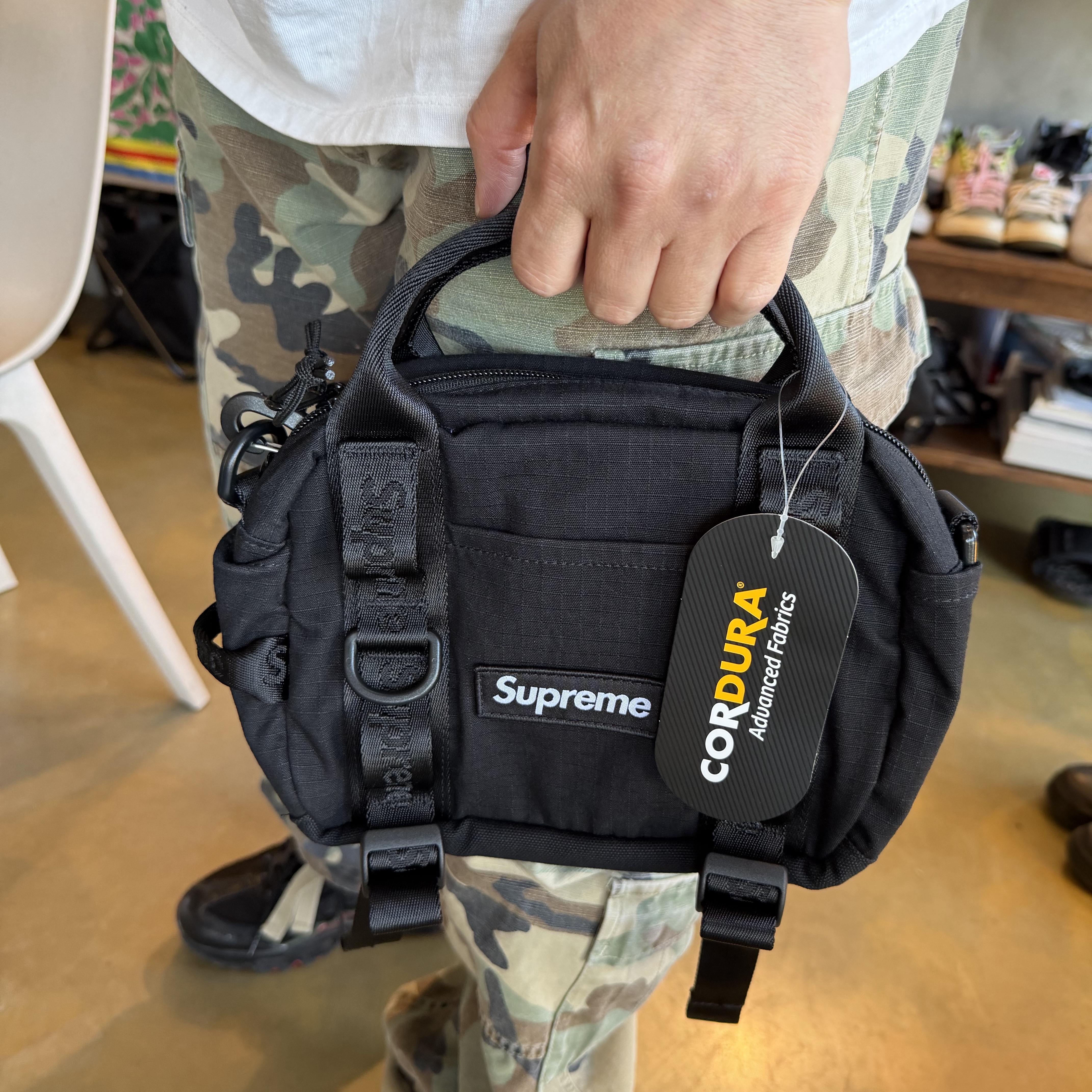 Supreme Mini Duffle Bag Black - 26SS 착용 스타일