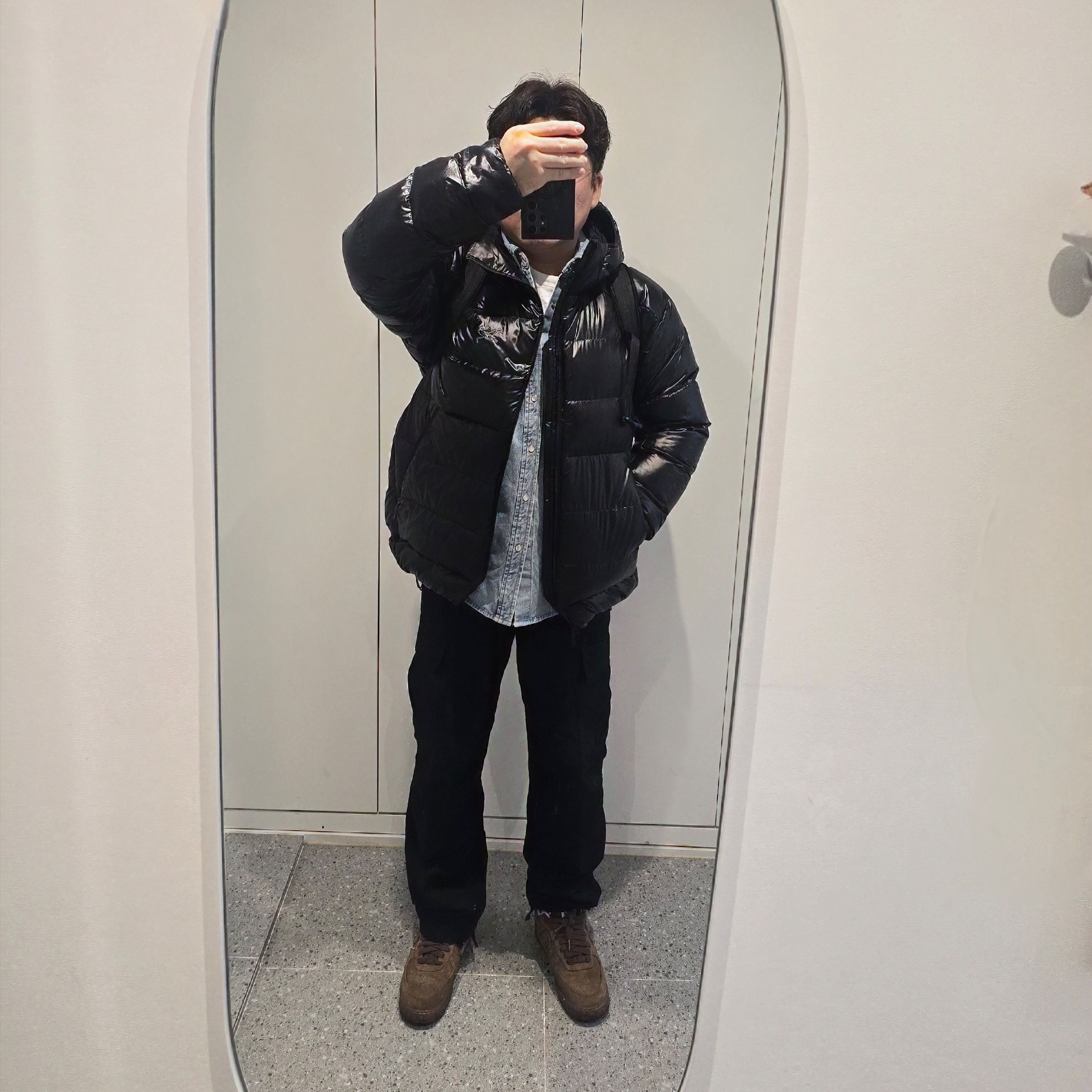 IAB Studio Denim Shirt Blue, Punch Drunk Parties Hurt Logo Narrow Tee White 착용 스타일 - 4