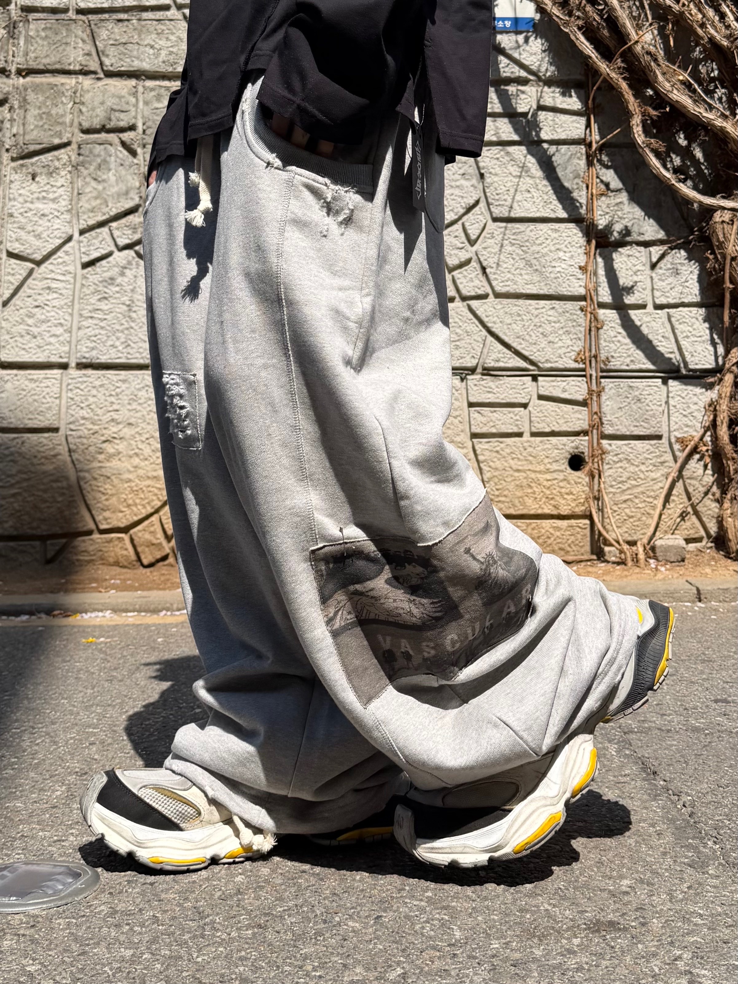 Balenciaga Cargo Sneakers Grey Black Yellow, BAPE 1st Camo Shark Full Zip Hoodie Yellow 착용 스타일 - 9