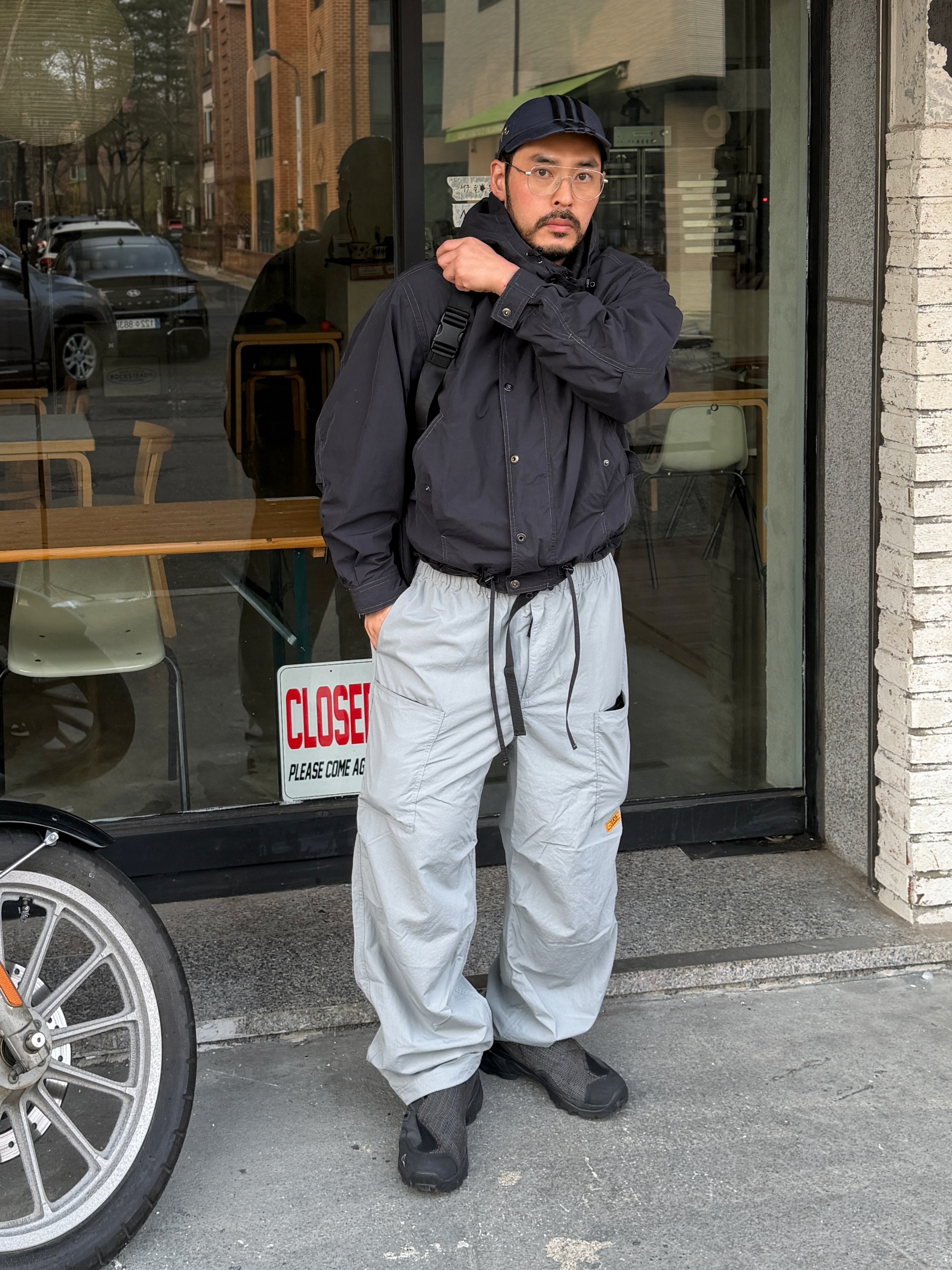 Adidas x Thug Club Sword Cap Night Indigo, Undermycar x Umbro Messenger Bag Black 착용 스타일 - 2