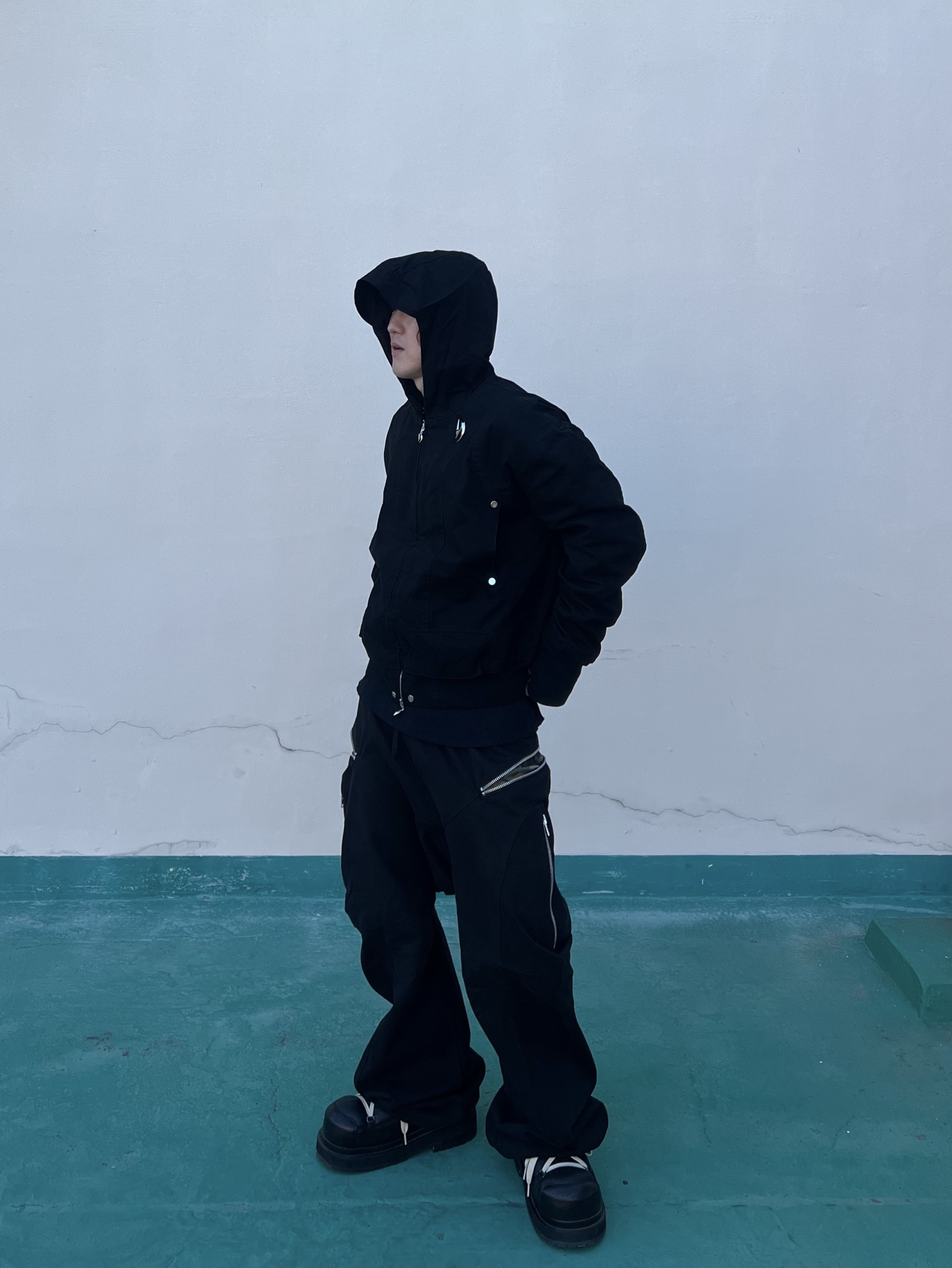 [KREAM 단독] ROARINGRAD Zipper Sagging Pants Nylon Ver. Black, Our Legacy Ladon Brass Keychain Matte Nickel 착용 스타일 - 6