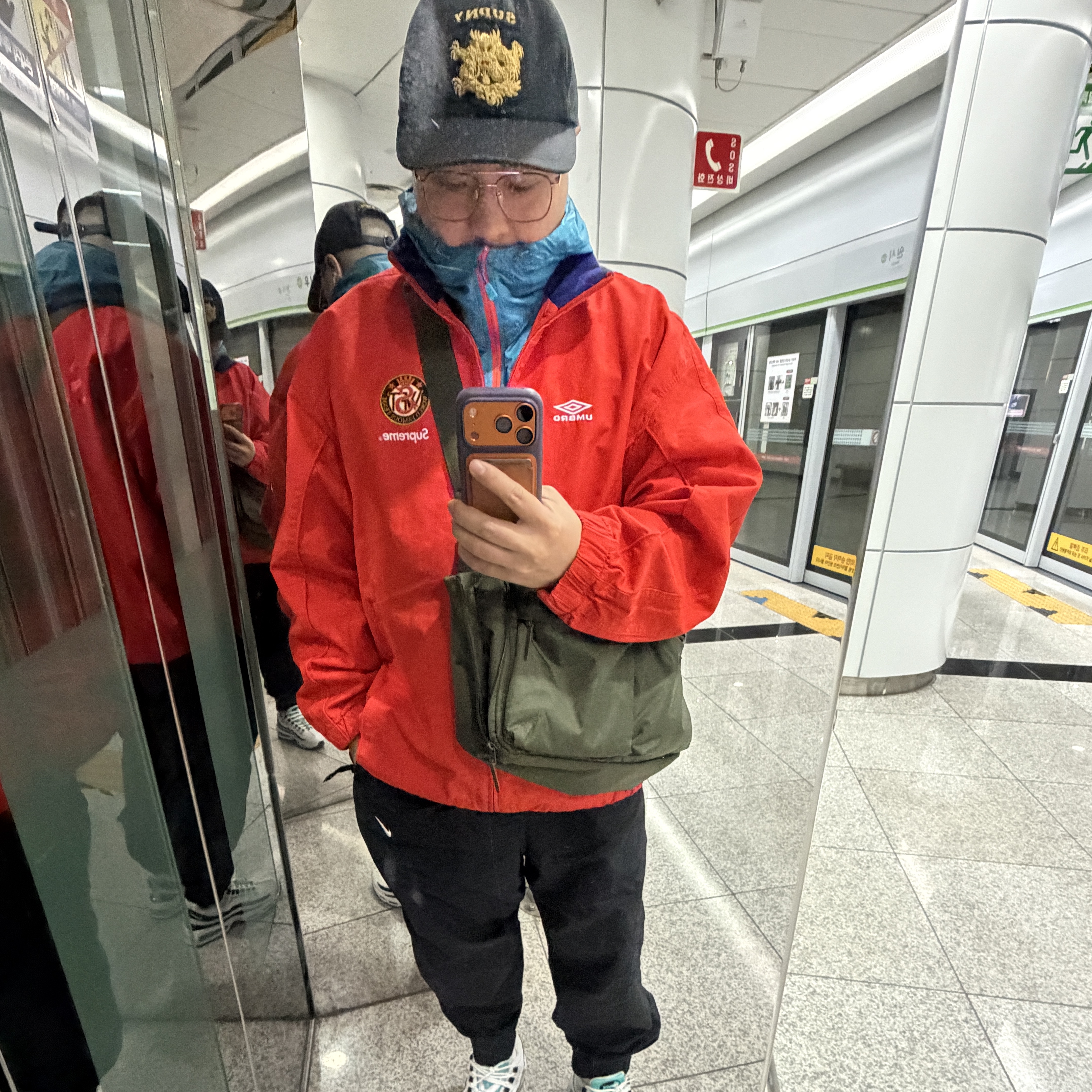 Montbell Wind Blast Hooded Jacket Turquoise, Supreme x Umbro Cotton Ripstop Track Jacket Red - 23FW 착용 스타일 - 1