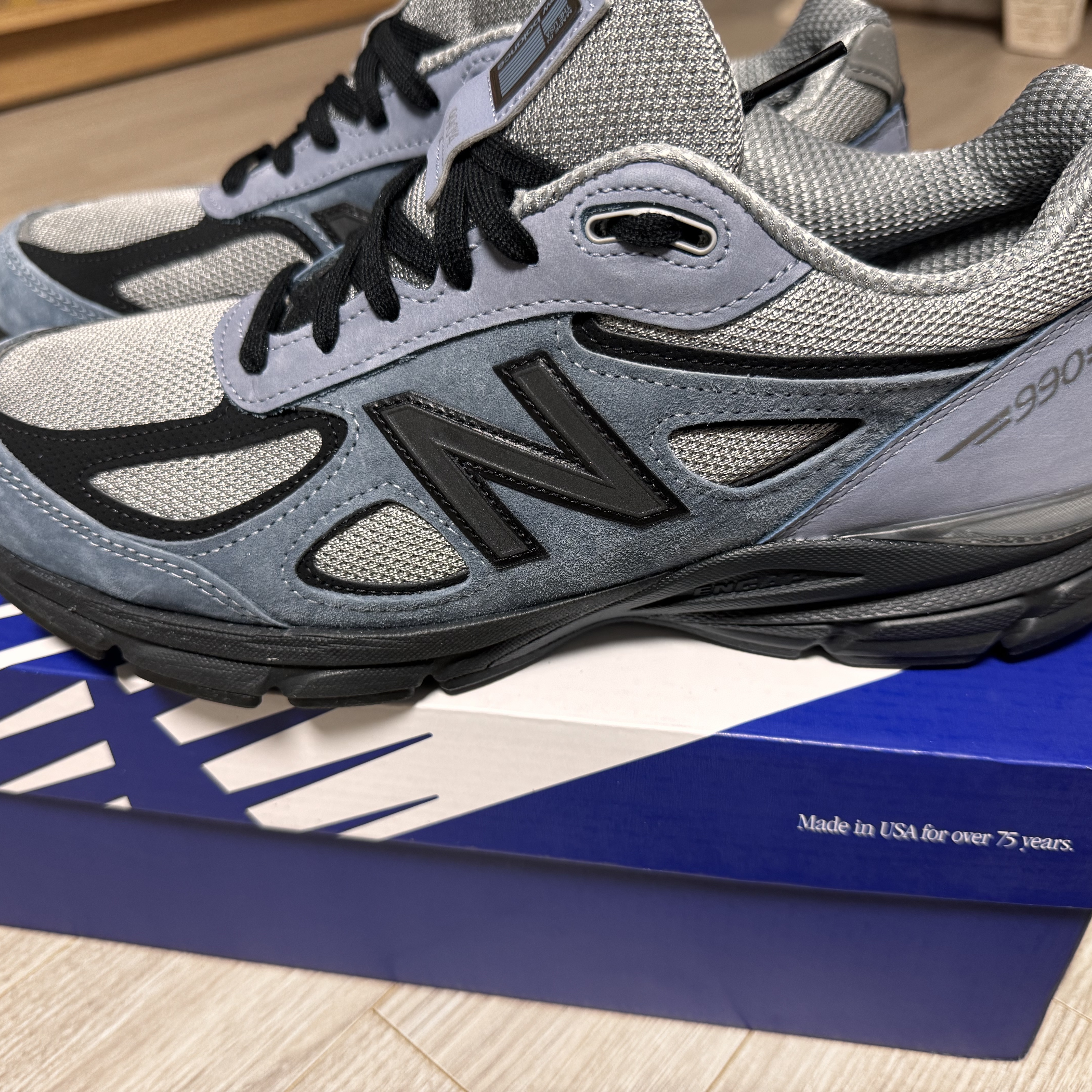 New Balance 990v4 Made in USA Arctic Grey 착용 스타일 - 2