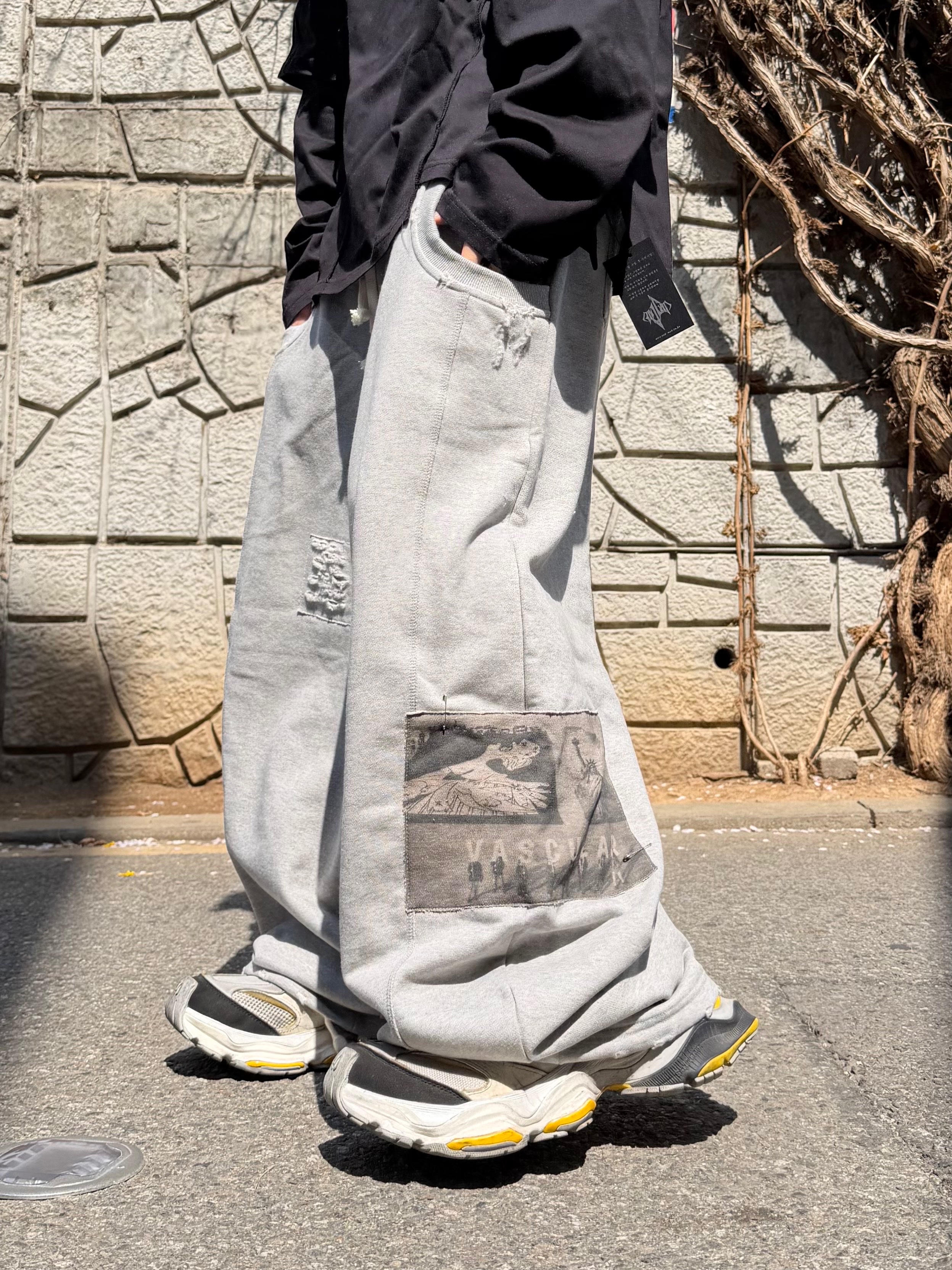 Balenciaga Cargo Sneakers Grey Black Yellow, BAPE 1st Camo Shark Full Zip Hoodie Yellow 착용 스타일 - 8