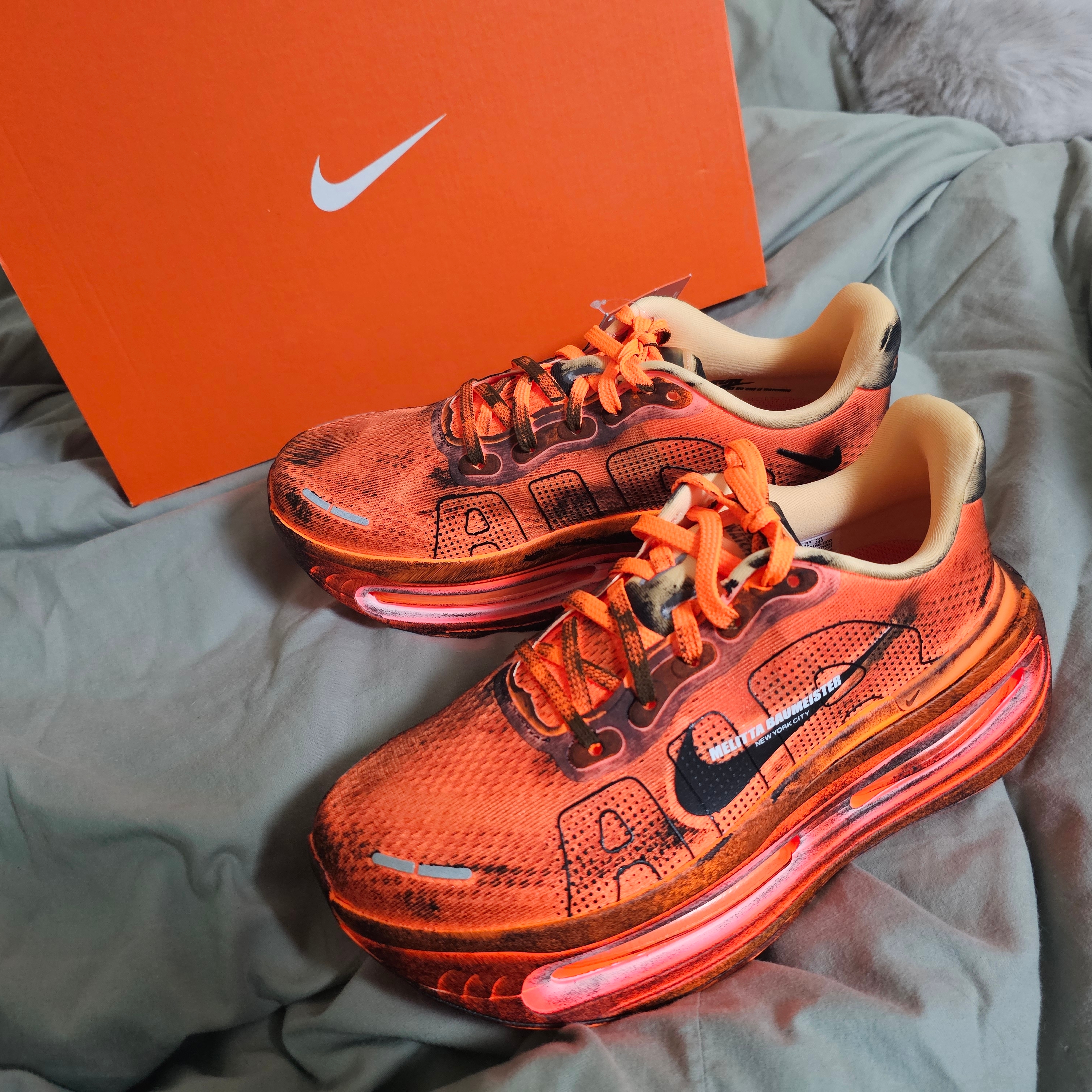 (W) Nike x Melitta Baumeister Vomero Premium Total Orange and Orange Chalk 착용 스타일 - 3