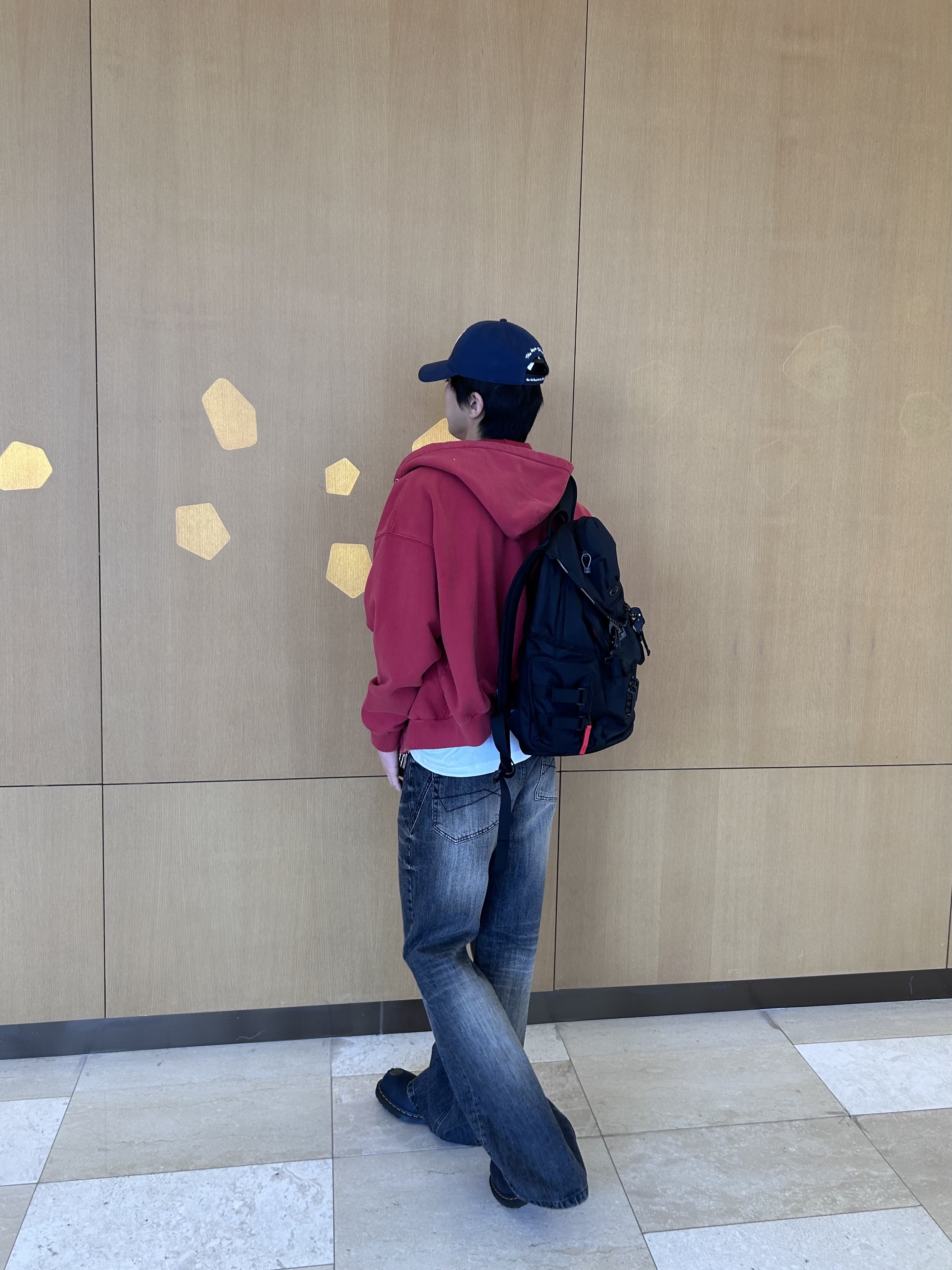 Oakley Bathroom Sink RC Backpack Blackout - 26SS, Dr. Martens 1461 MT Black 착용 스타일 - 2