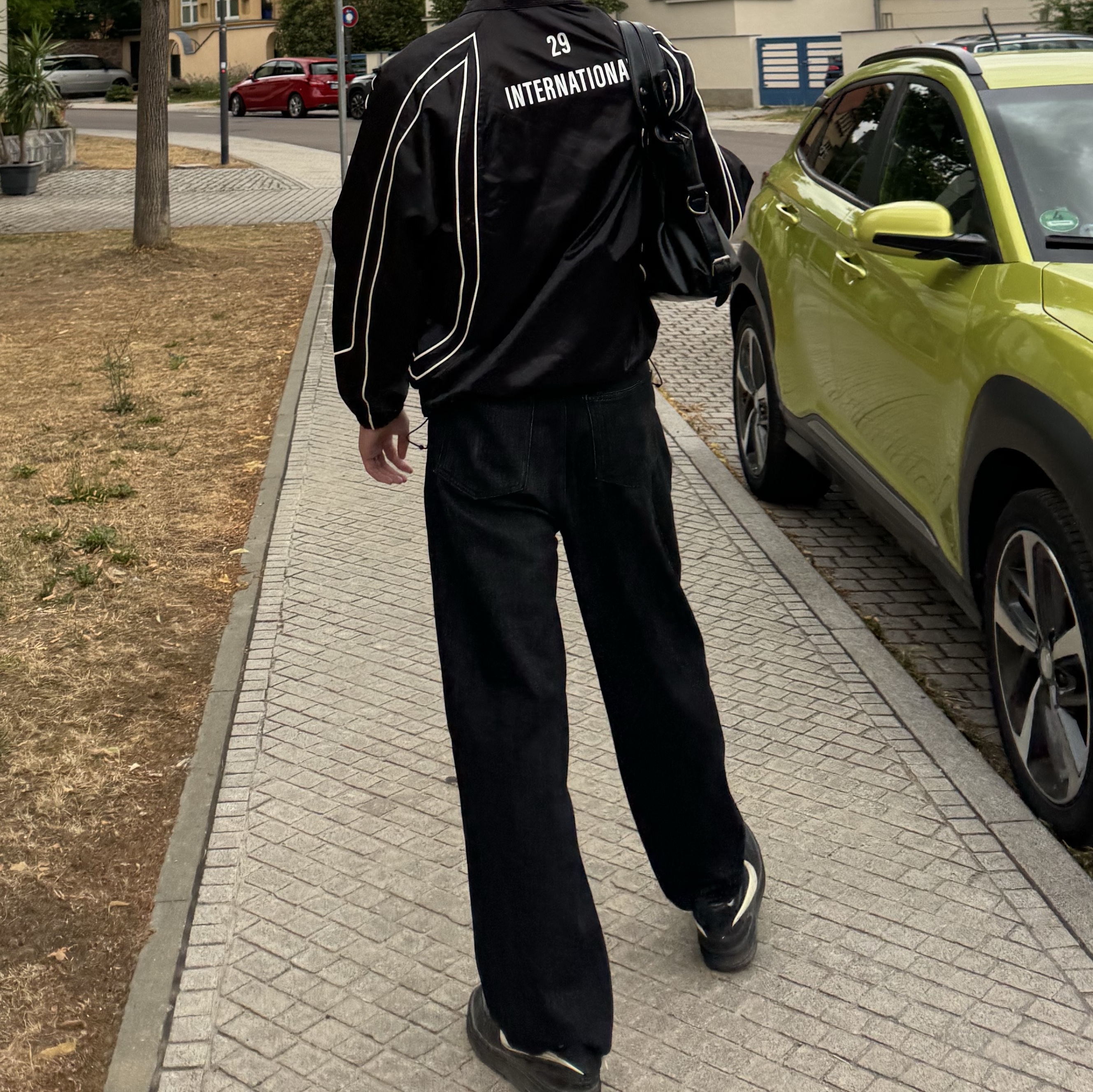 Supreme Satin Piping Pullover Black - 25SS, Nike x Ambush Air Force 1 Low SP Black 착용 스타일 - 3