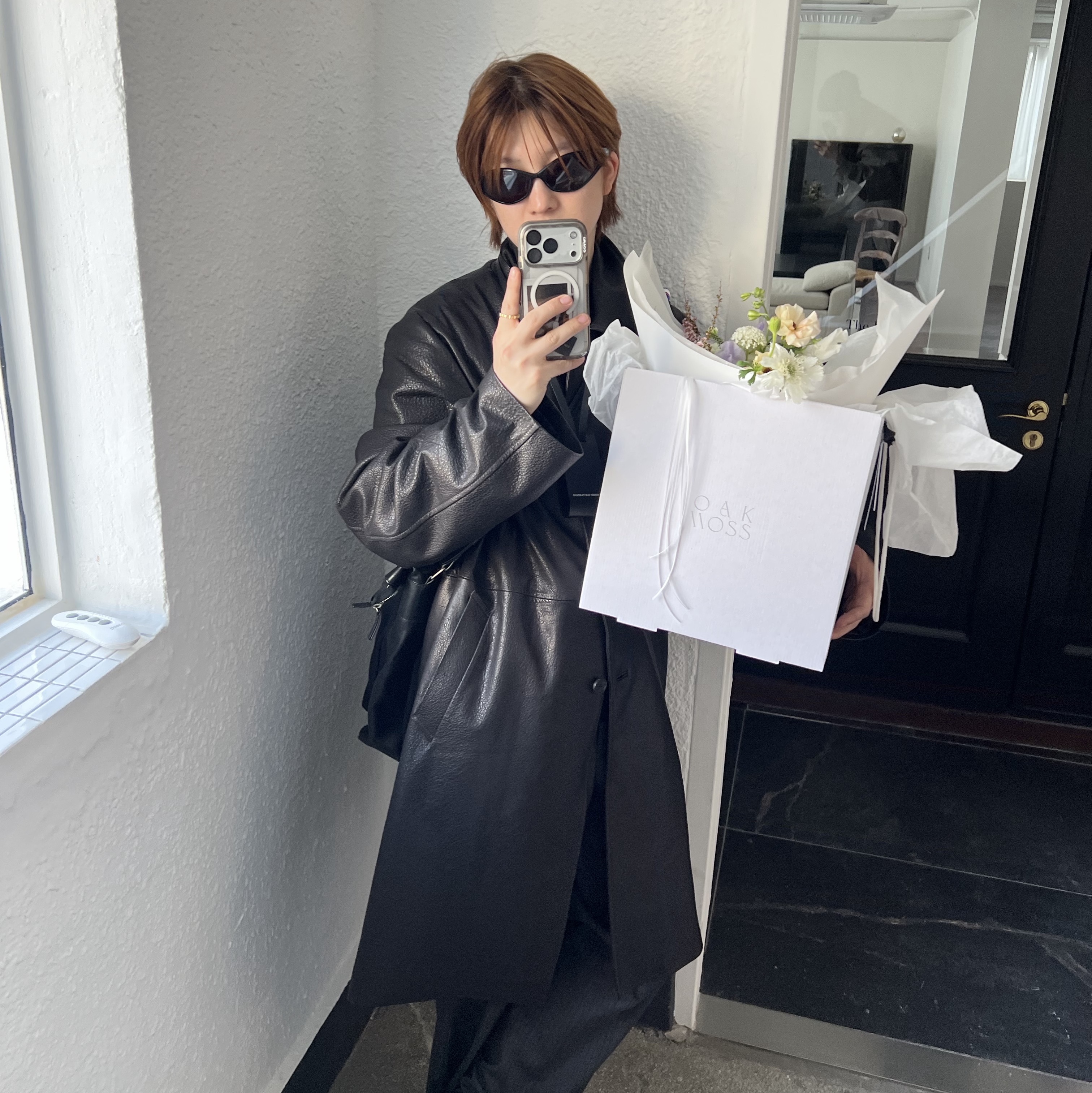 STU Lambskin Leather Coat In Black 착용 스타일