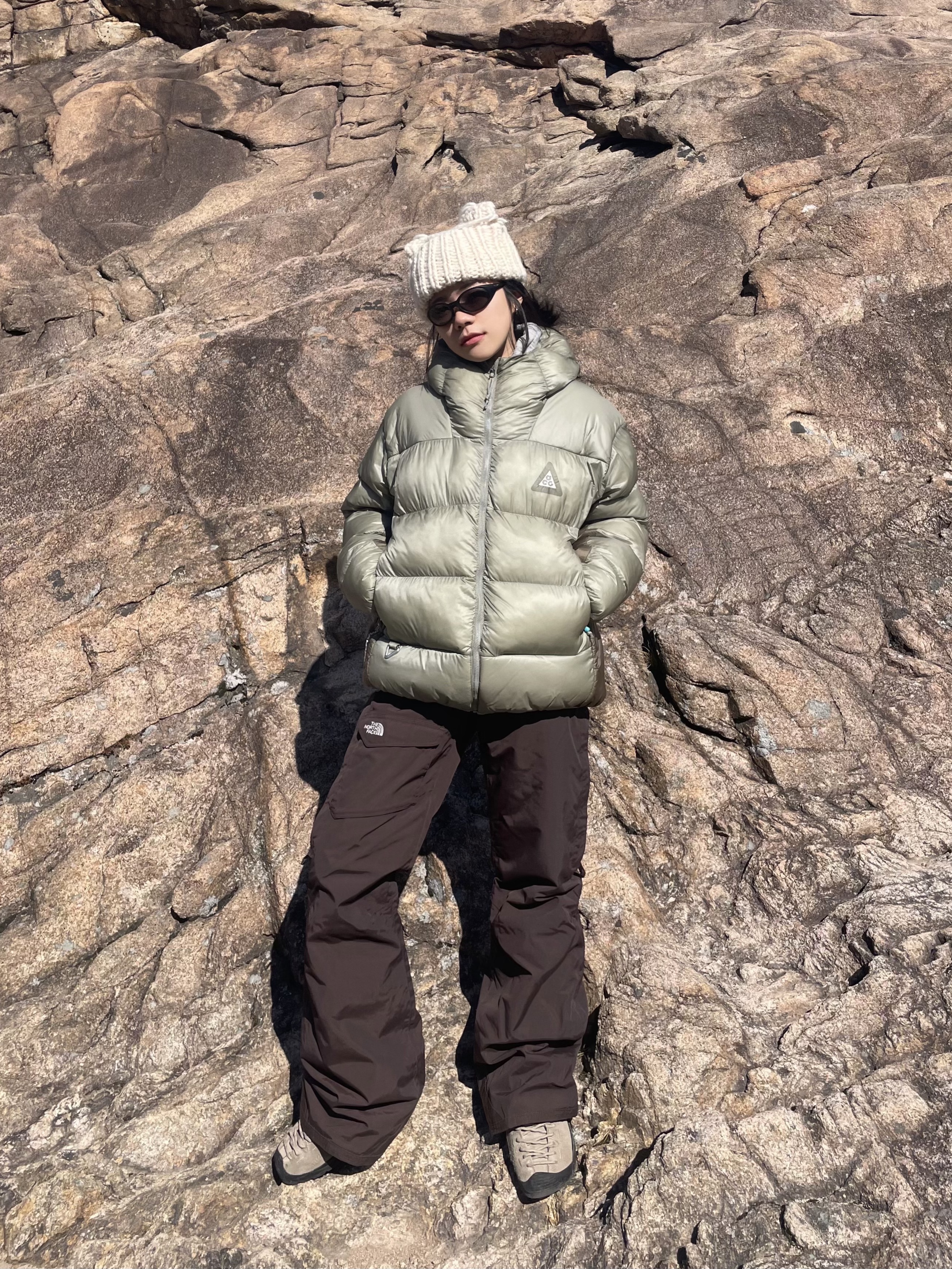 Nike ACG Therma-Fit ADV Lunar Lake Puffer Jacket Light Army - Asia, Keen Jasper Suede Sneakers Silver Mink 착용 스타일 - 1