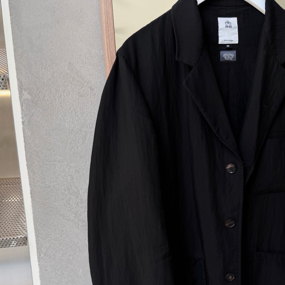 Polyteru 3 Button Blazer Jacket Black 착용 스타일
