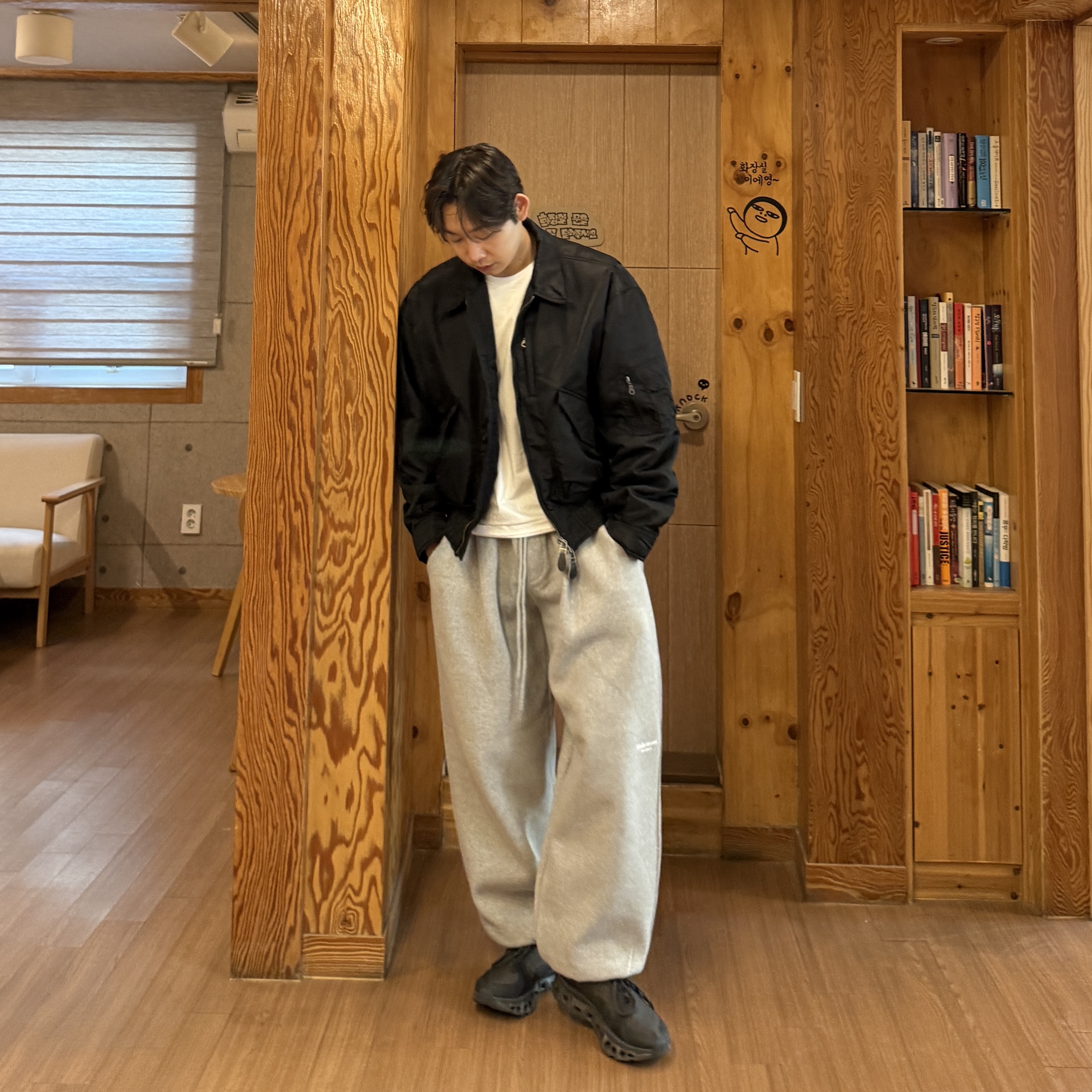 On Running x Post Archive Faction (Paf) Cloudmonster 2 Thorn Brown, Undermycar Mu.03 Anti Fxxking Logo Play Oversized Sweat Jogger Melange Gray 착용 스타일 - 3
