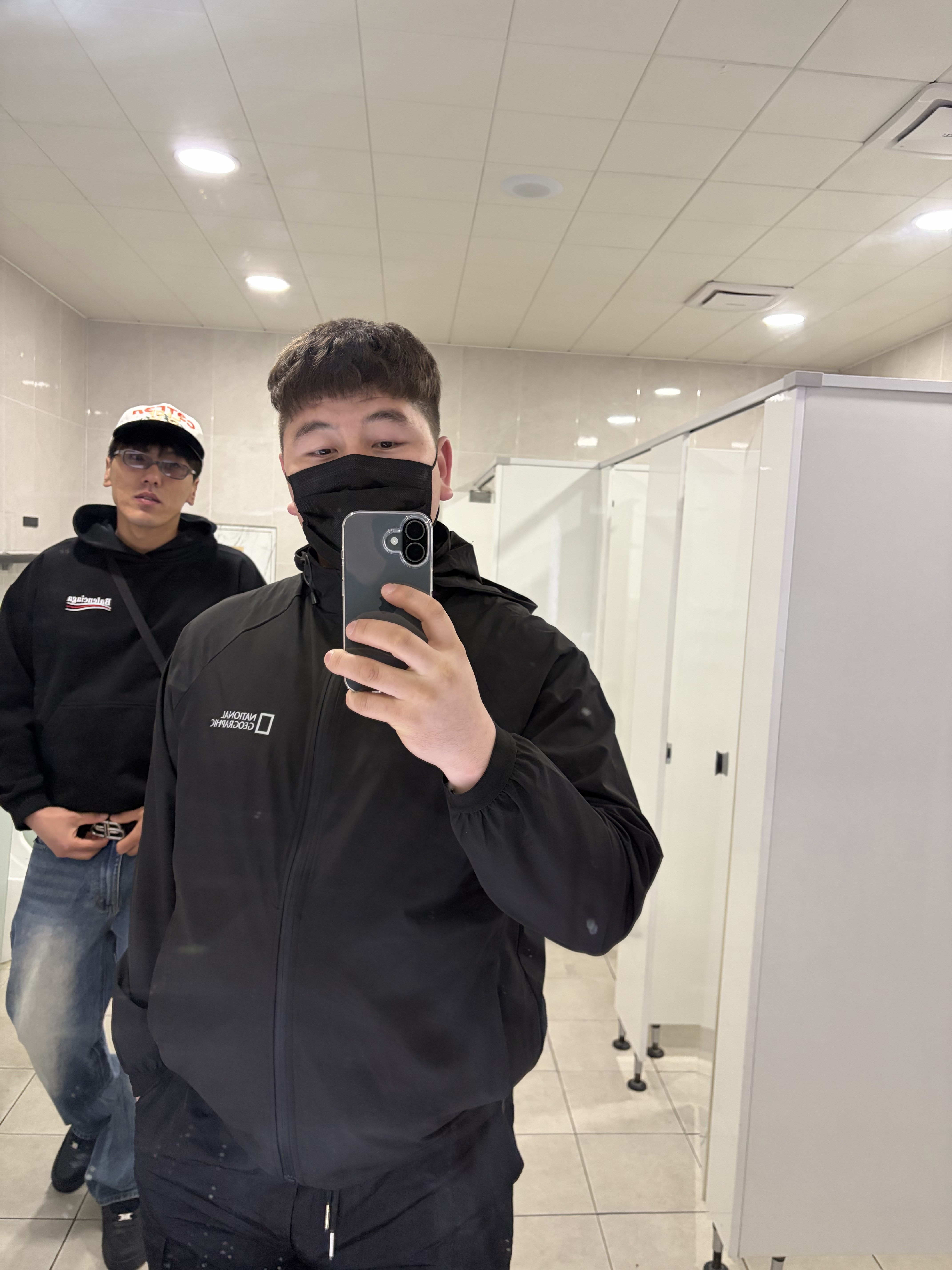 Balenciaga Medium Fit Hoodie Black White, Nike Air Force 1 '07 Low Triple Black 착용 스타일 - 3