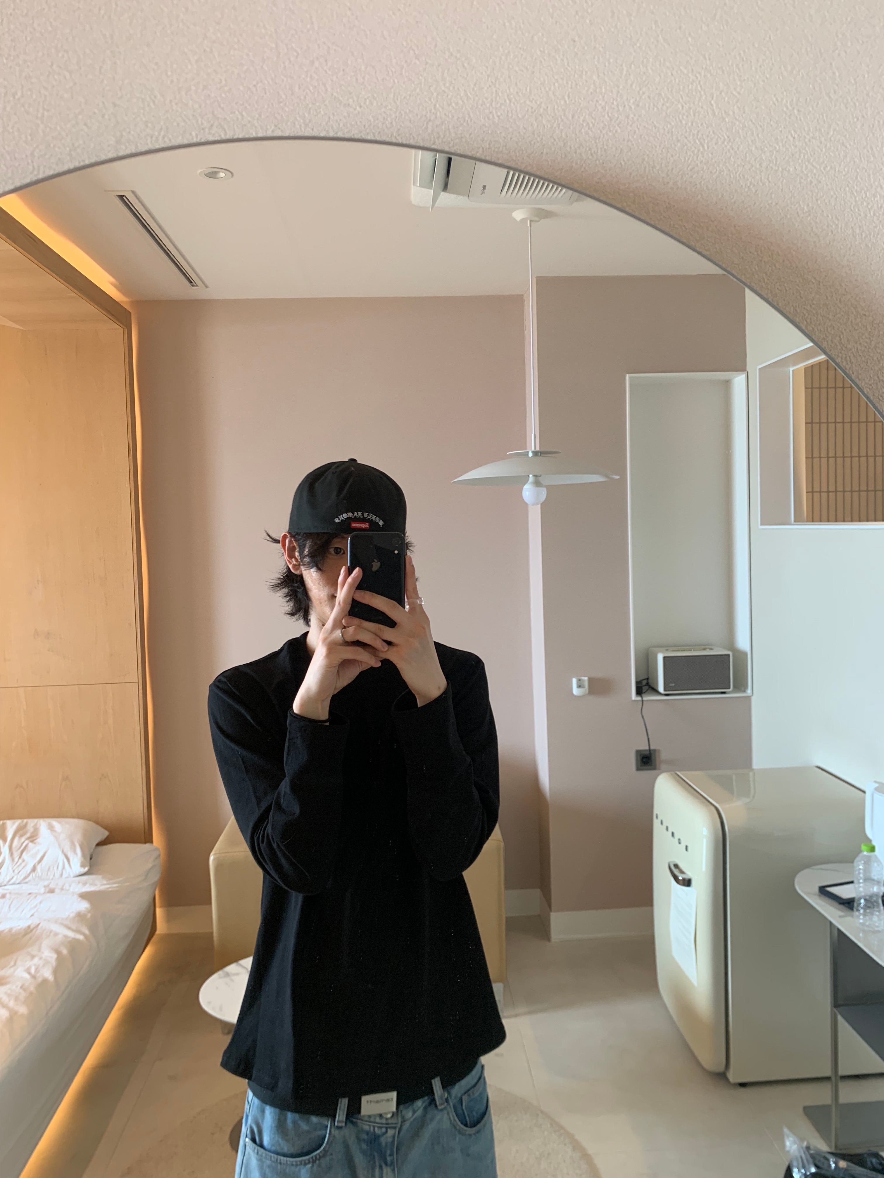 Supreme Gold Cross S Logo New Era Black - 24SS 착용 스타일 - 1