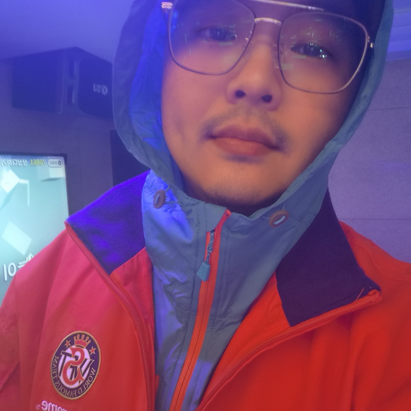 Montbell Wind Blast Hooded Jacket Turquoise, Supreme x Umbro Cotton Ripstop Track Jacket Red - 23FW 착용 스타일 - 2