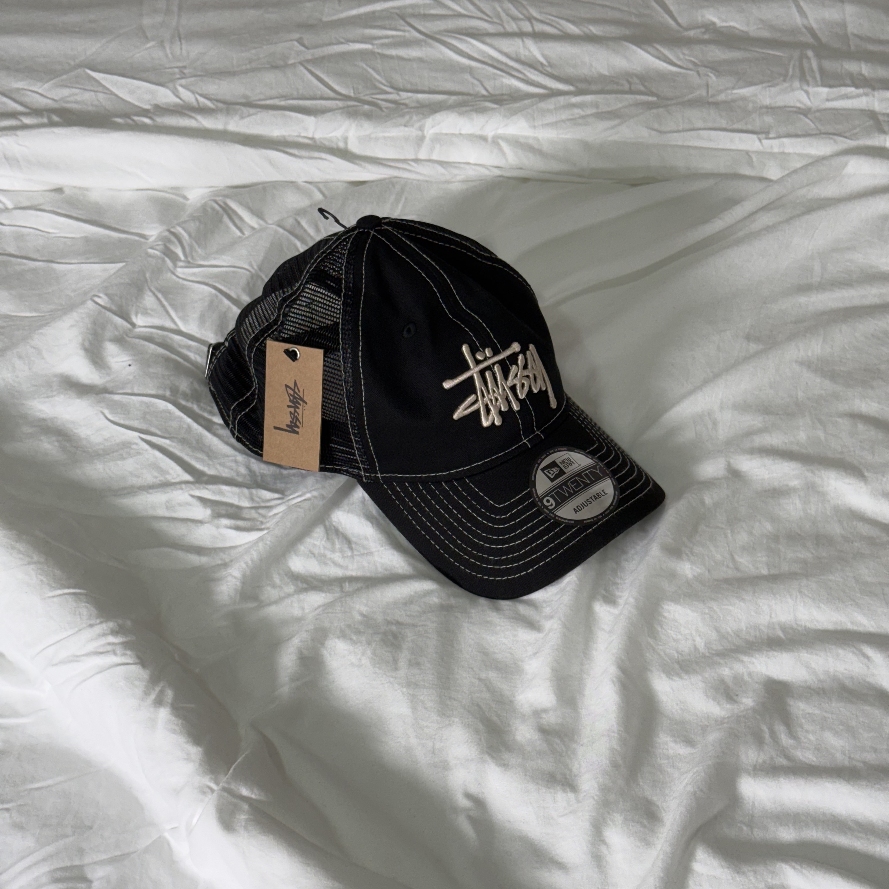 Stussy New Era 9twenty Basic Trucker Black 착용 스타일 - 2