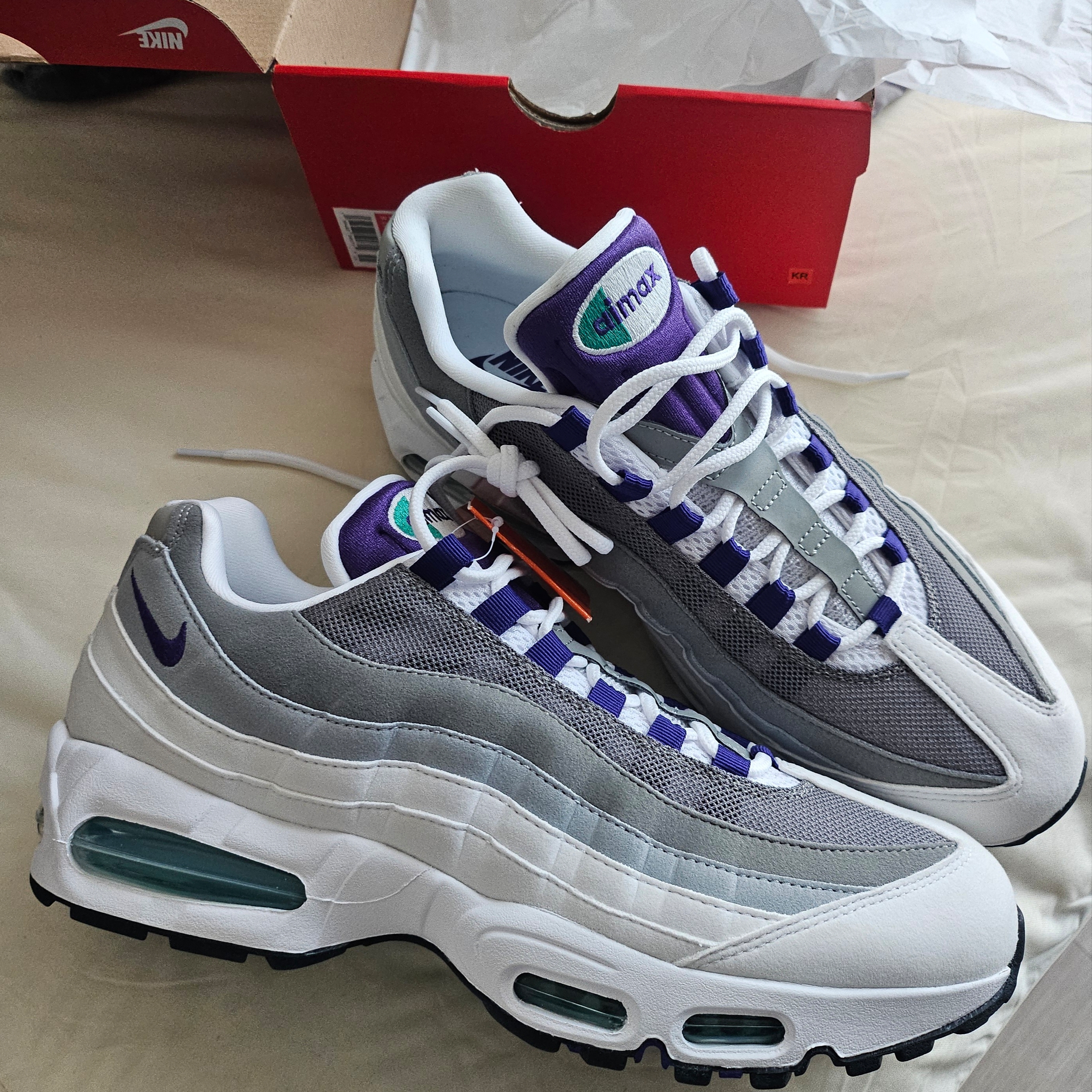 (W) Nike Air Max 95 White Emerald Green 착용 스타일