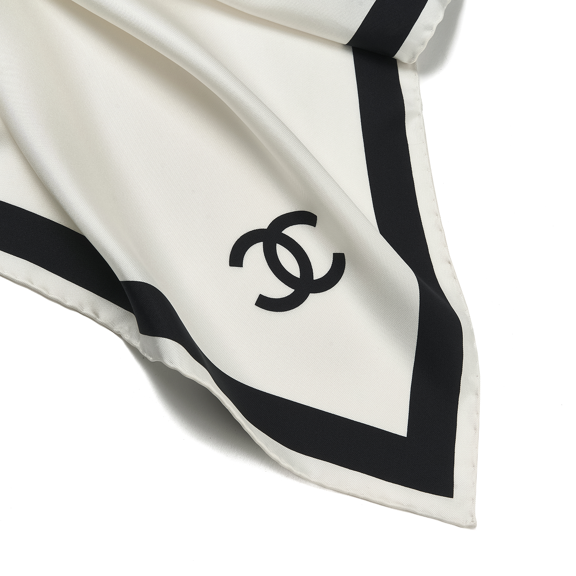 샤넬 스퀘어 스카프 실크 트윌 & 블랙 에크루(Chanel Square Scarf Silk Twill & Black Ecru) - 2
