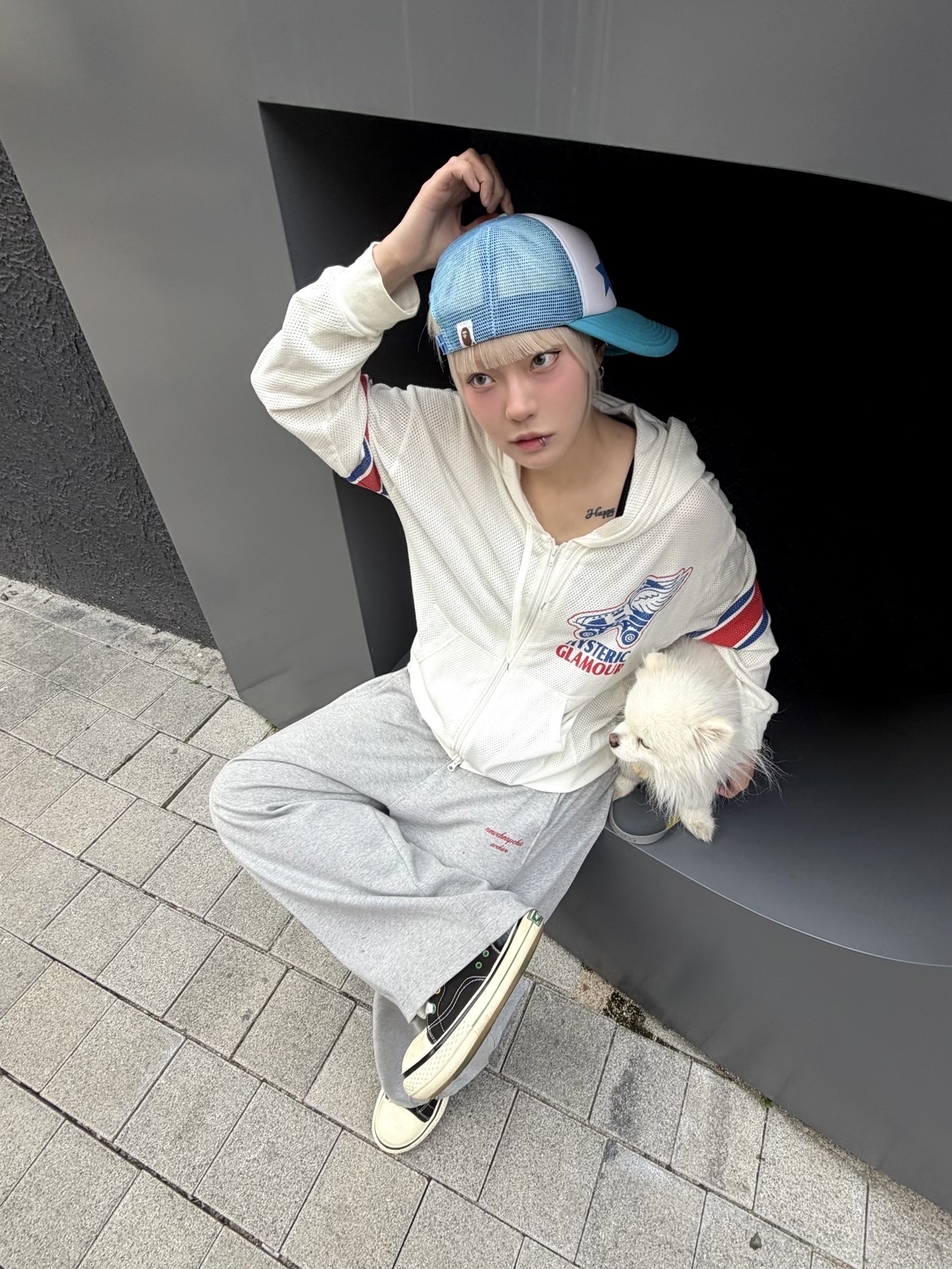(W) Hysteric Glamour Hysteric Rollers Hoodie White 착용 스타일