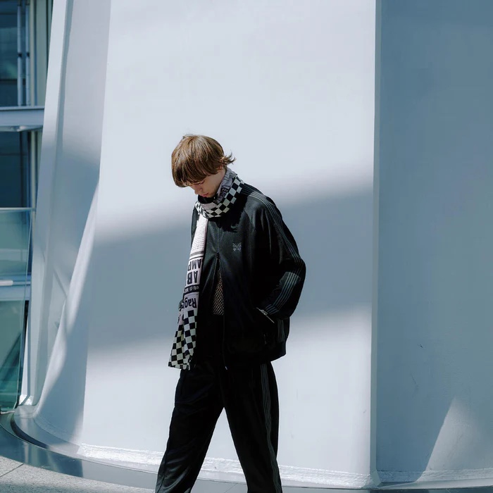 Needles Track Jacket Poly Smooth Black 착용 스타일 - 3