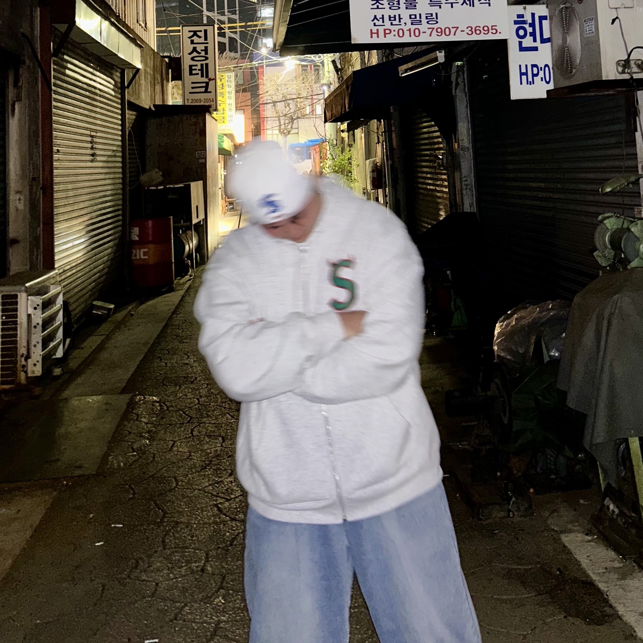 Supreme Devil S Logo Zip Up Hooded Sweatshirt Ash Grey - 26SS, Supreme Multi S Logo New Era White - 25SS 착용 스타일 - 2