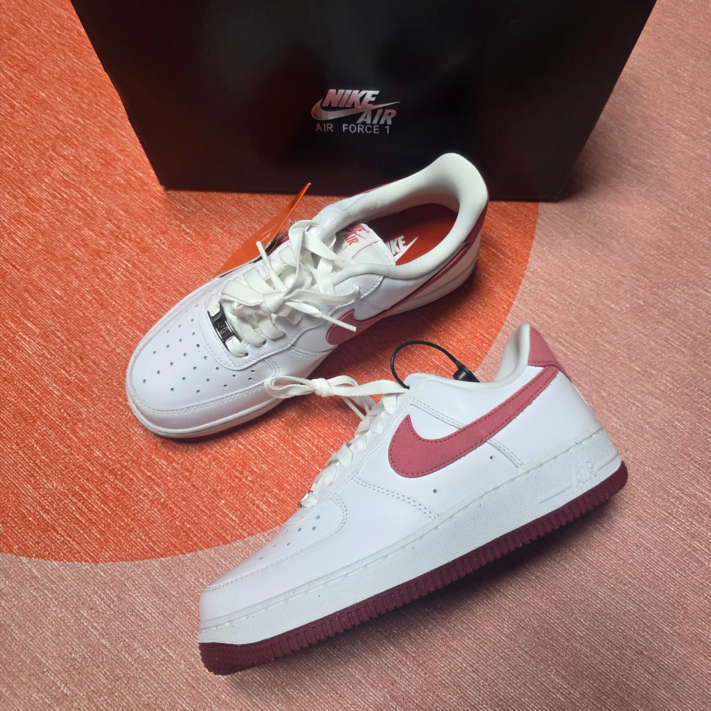 (W) Nike Air Force 1 '07 Valentine Day White Adobe 착용 스타일