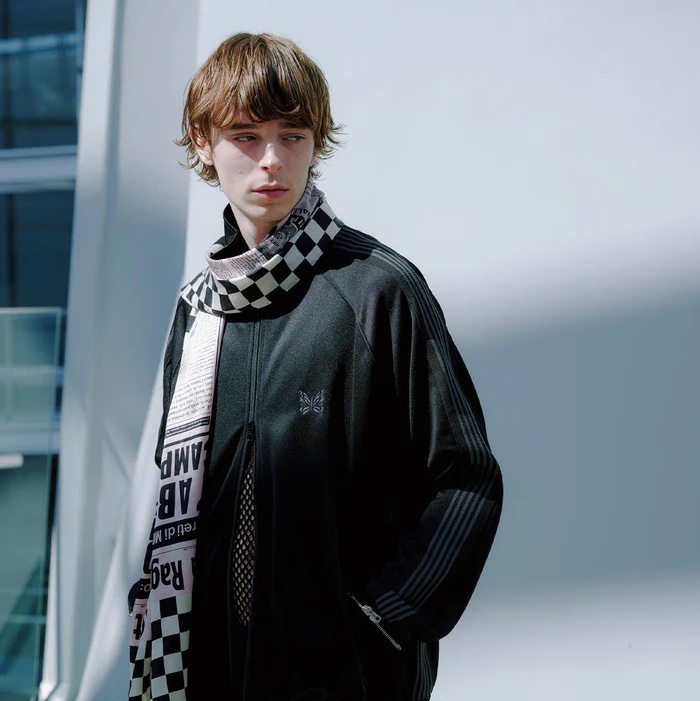 Needles Track Jacket Poly Smooth Black 착용 스타일 - 1