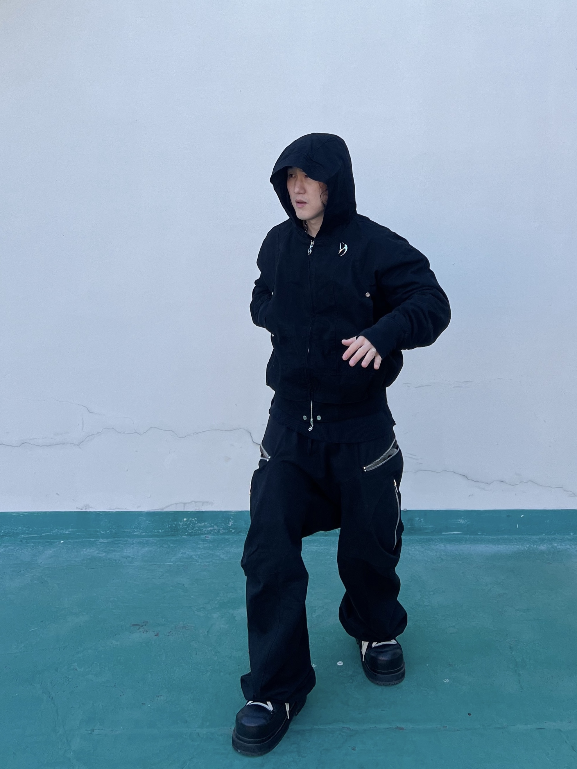 [KREAM 단독] ROARINGRAD Zipper Sagging Pants Nylon Ver. Black, Our Legacy Ladon Brass Keychain Matte Nickel 착용 스타일 - 5