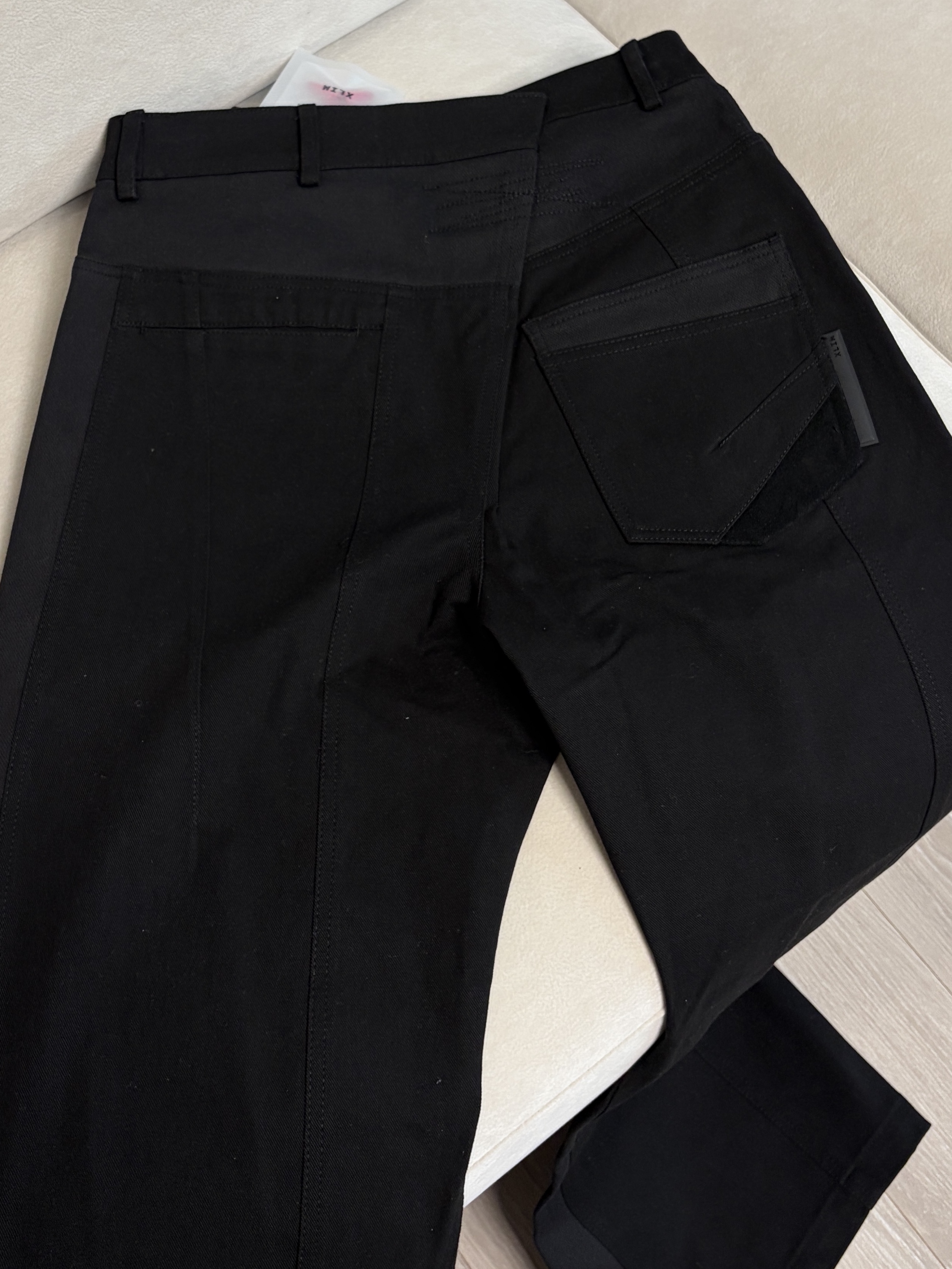Xlim EP.9 03 Trousers Black 착용 스타일
