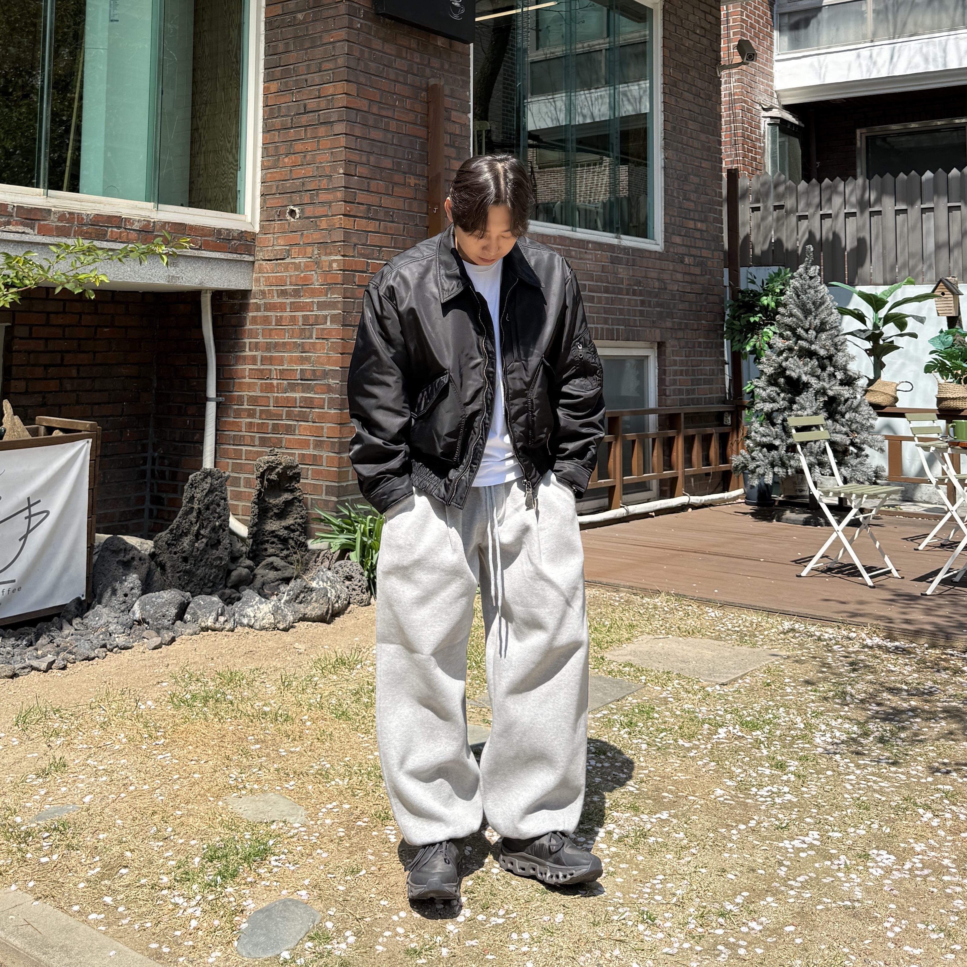 On Running x Post Archive Faction (Paf) Cloudmonster 2 Thorn Brown, Undermycar Mu.03 Anti Fxxking Logo Play Oversized Sweat Jogger Melange Gray 착용 스타일 - 9