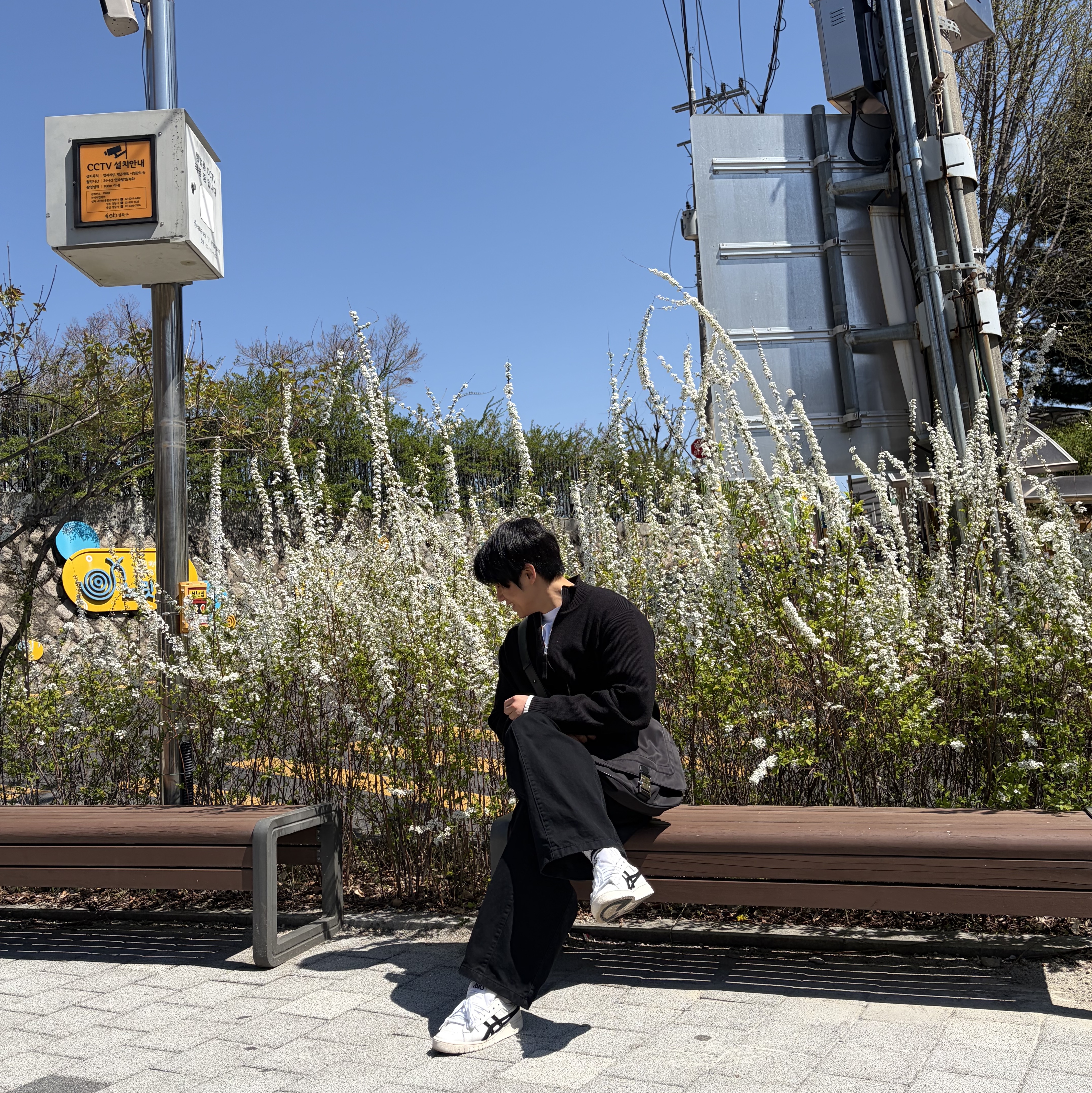 Asics Tiger Gel-PTG White Black, Matin Kim Big Buckle Bag Black 착용 스타일