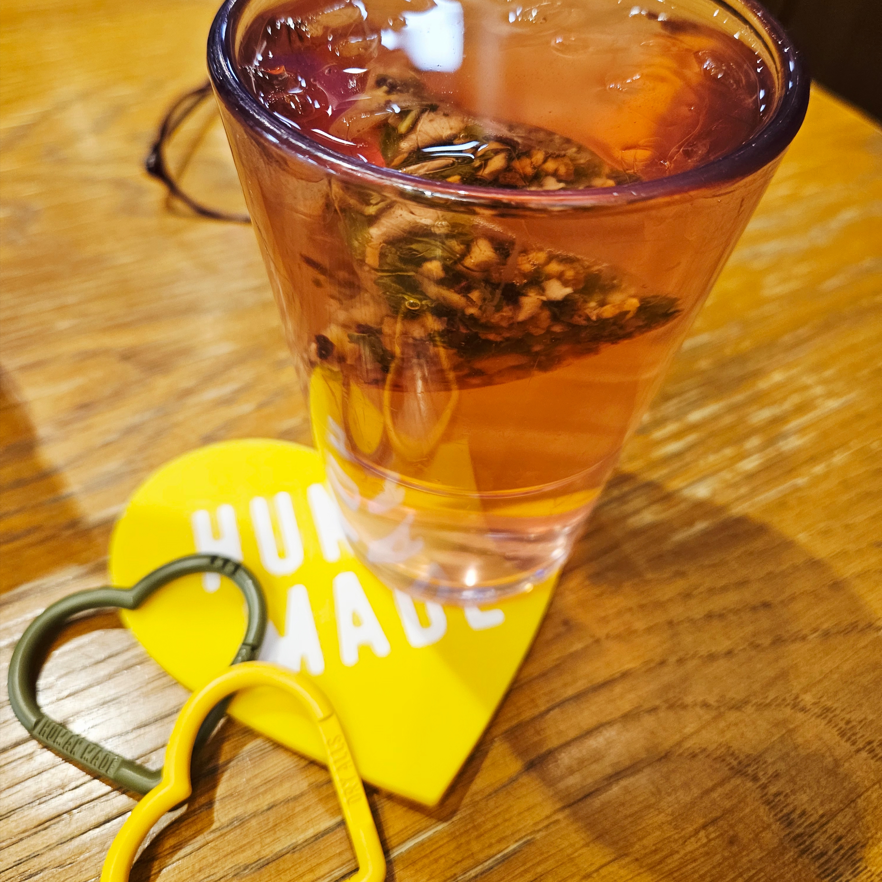 Human Made Heart Carabiner Olive Drab, Human Made Heart Carabiner Yellow 착용 스타일 - 2