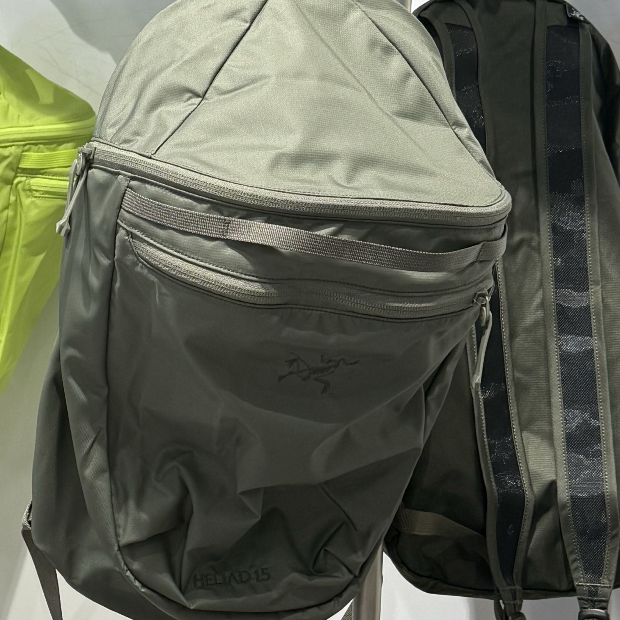 Arc'teryx Heliad 15 Backpack Forage 착용 스타일