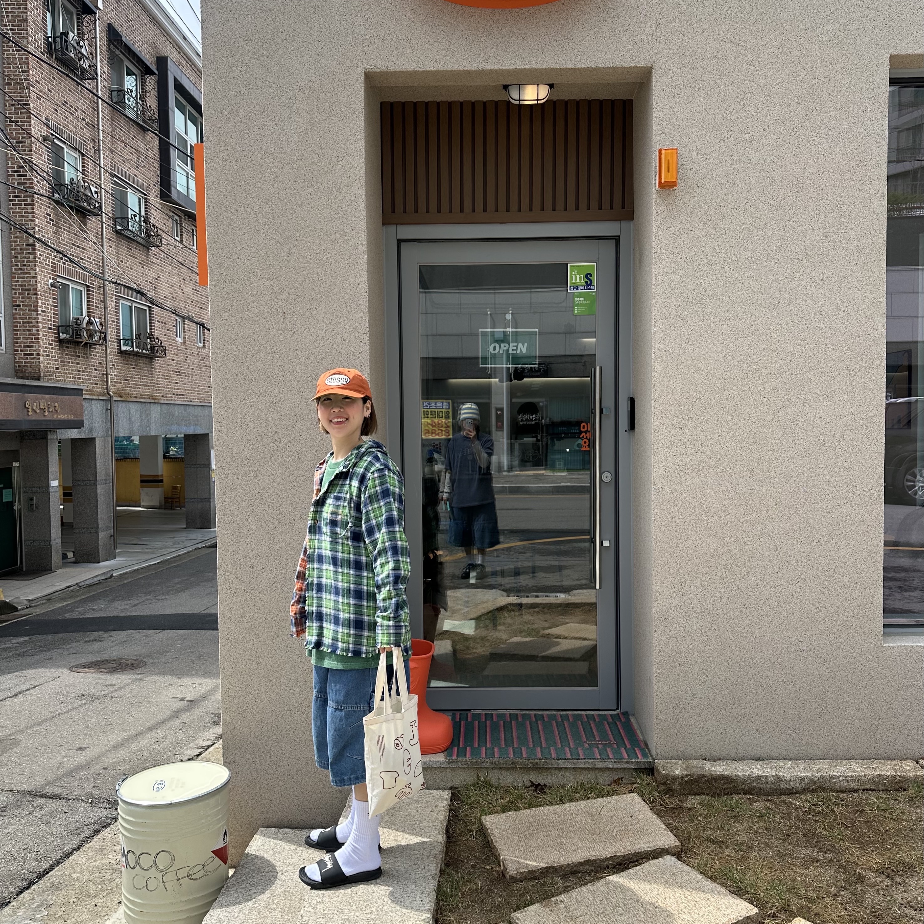Clarks x Supreme Wallabee Tan, Stussy Pitstop Low Pro Cap Rust 착용 스타일 - 2